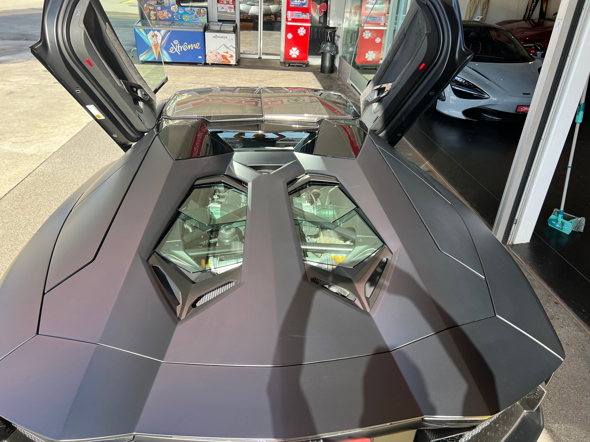 LAMBORGHINI Aventador LP700-4 Roadster E-Gear-image-13