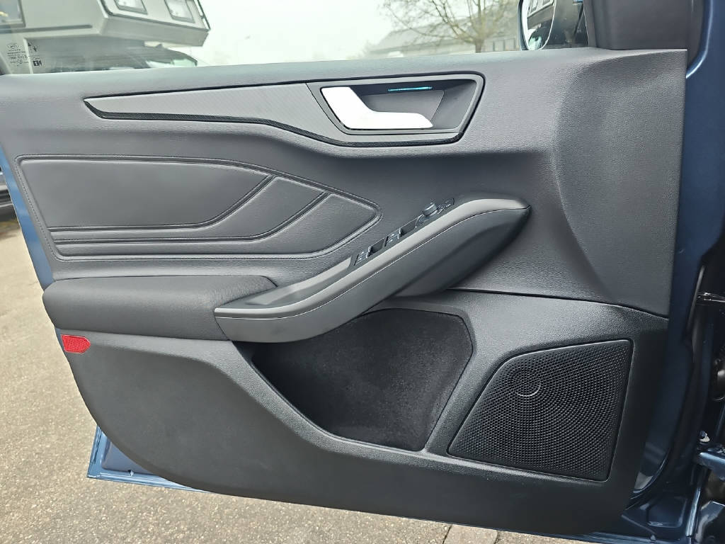 FORD Focus 1.0i EcoB Hybrid 155 ST-Line X-image-9