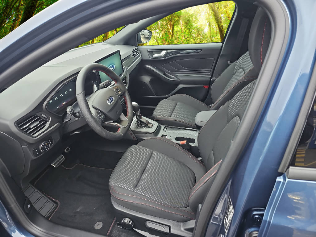 FORD Focus 1.0i EcoB Hybrid 155 ST-Line X-image-5