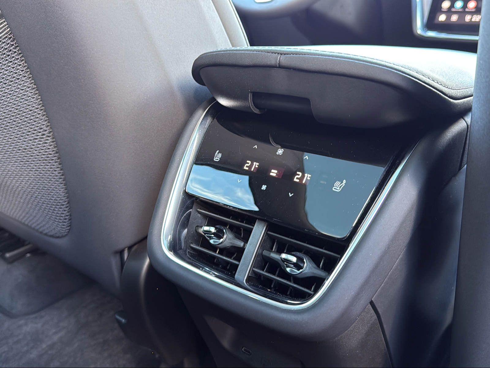VOLVO EX90 Twin Performance 111 kWh Ultra AWD-image-13