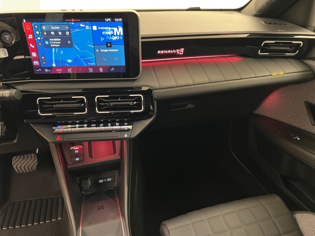 RENAULT R4 E-Tech Comfort Range iconic-image-8