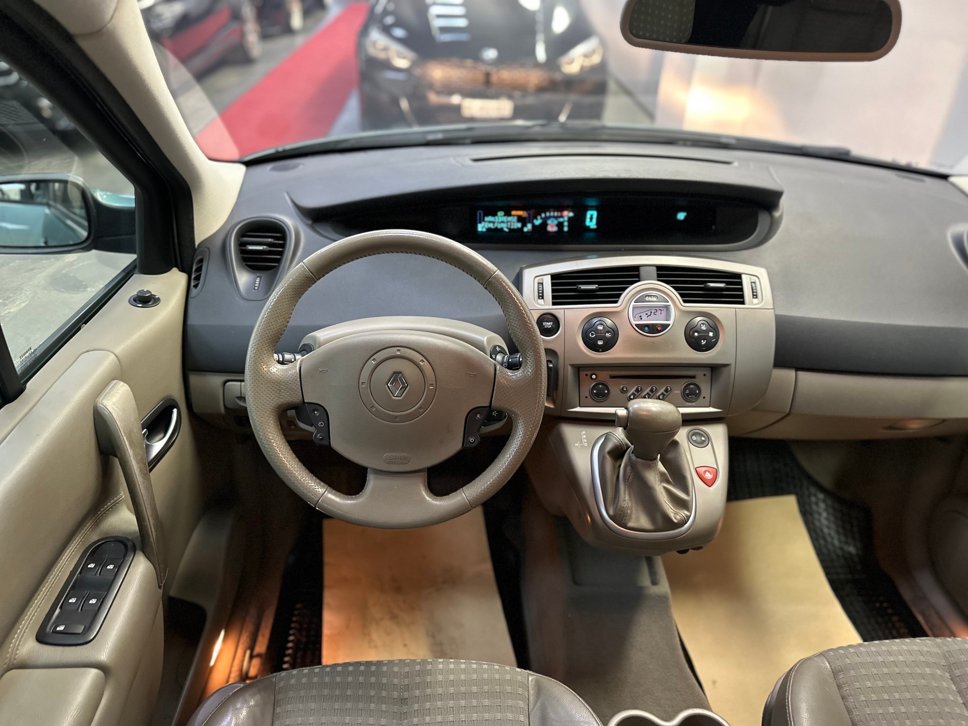 RENAULT Scénic 2.0 16V Dynamique-image-8
