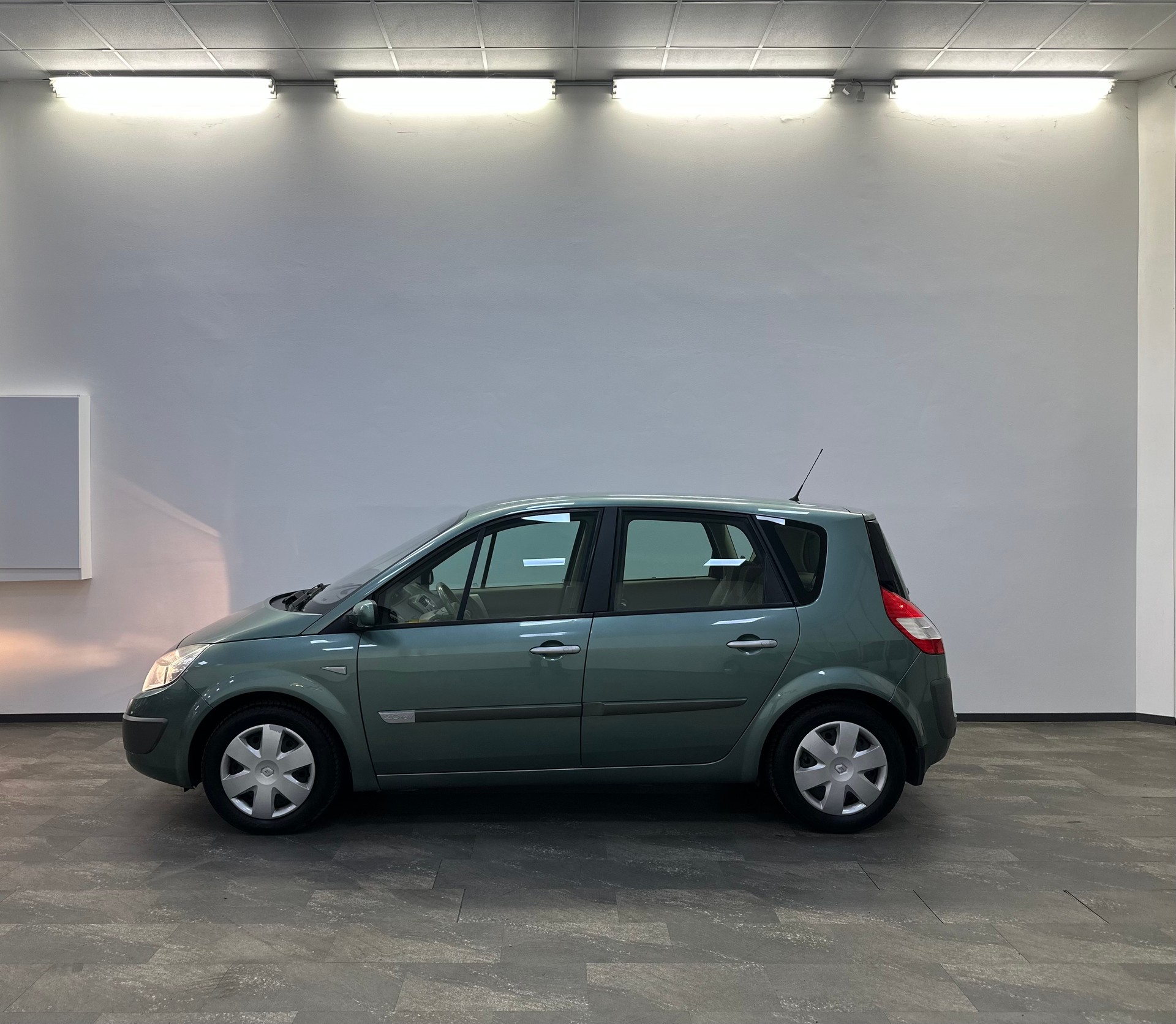 RENAULT Scénic 2.0 16V Dynamique-showroom-element-2