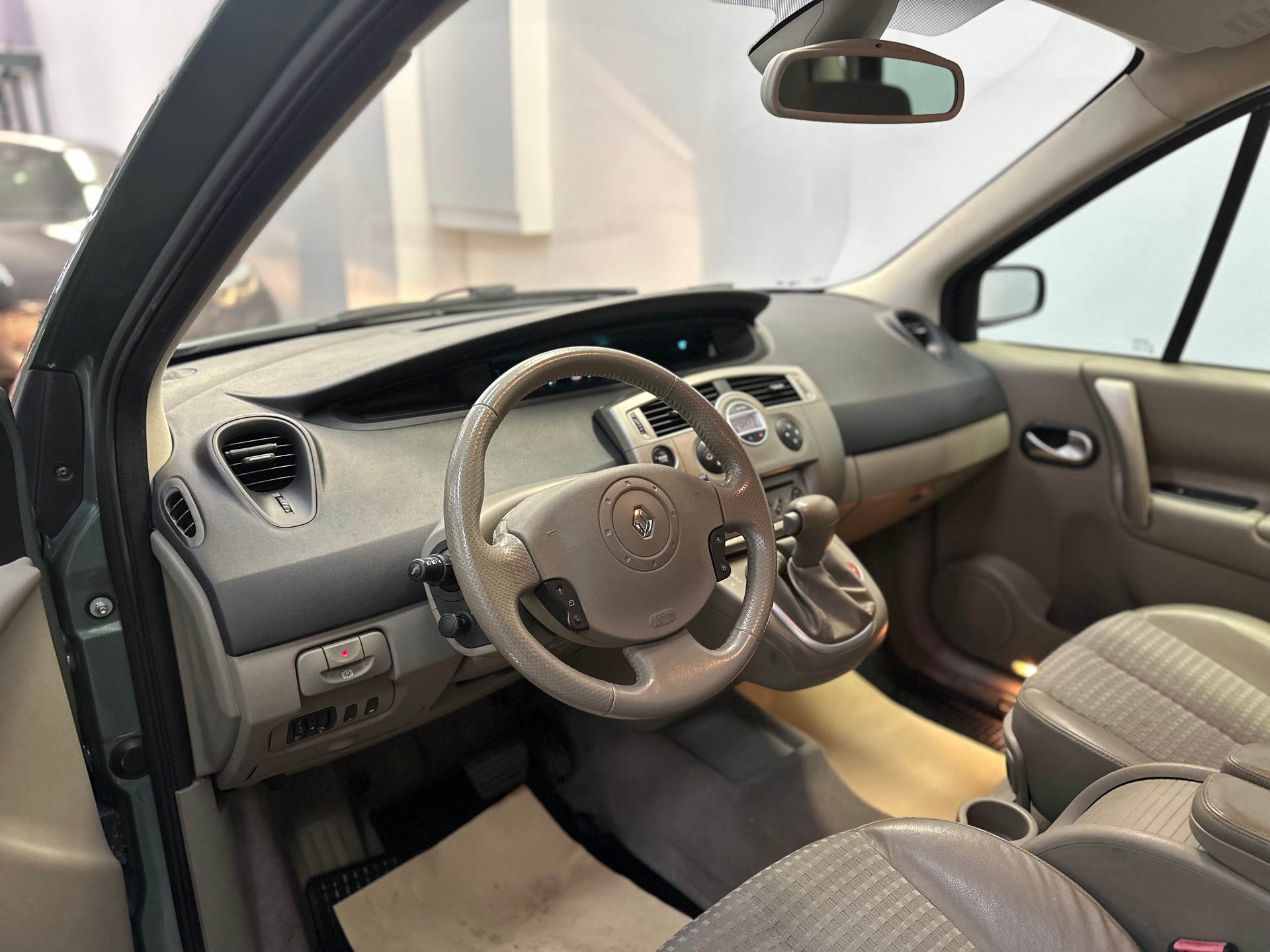 RENAULT Scénic 2.0 16V Dynamique-image-7