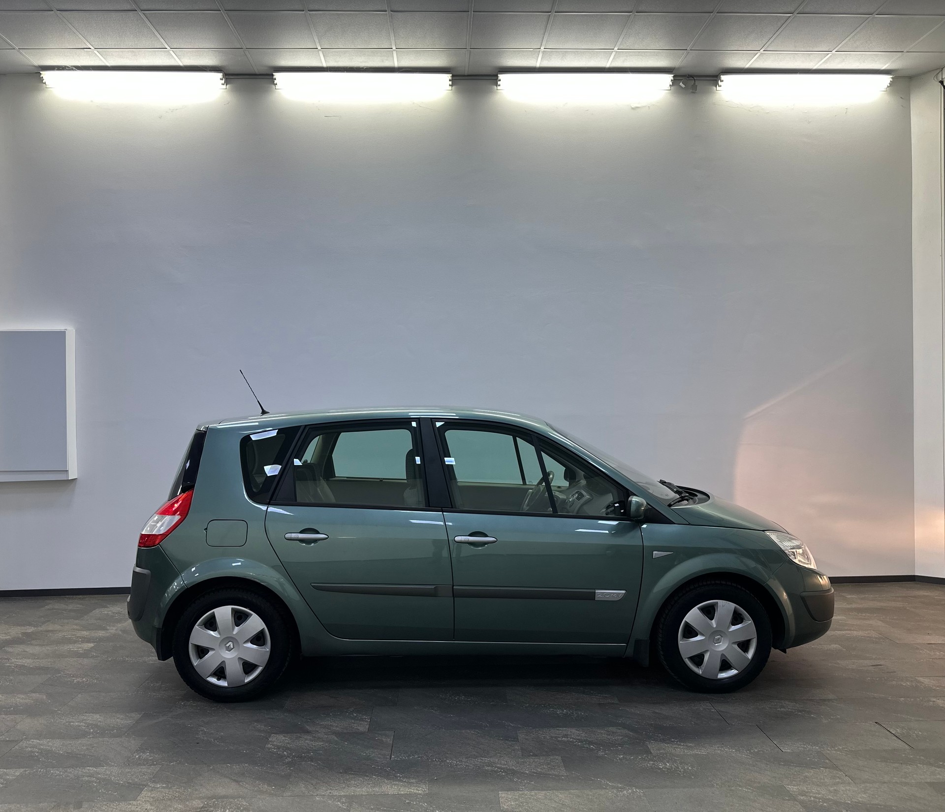 RENAULT Scénic 2.0 16V Dynamique-image-4