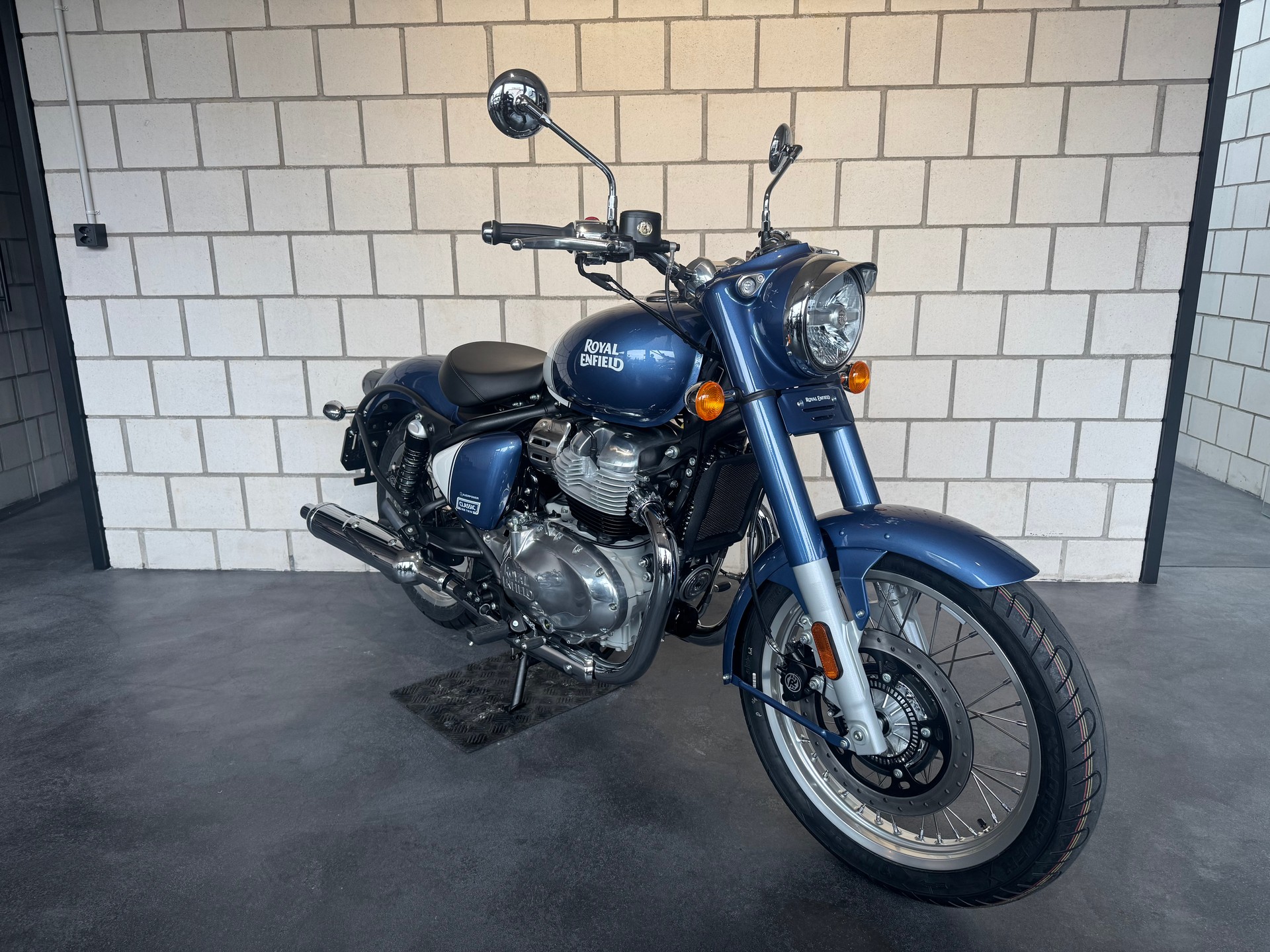 ROYAL ENFIELD Classic 650 Base-image-1