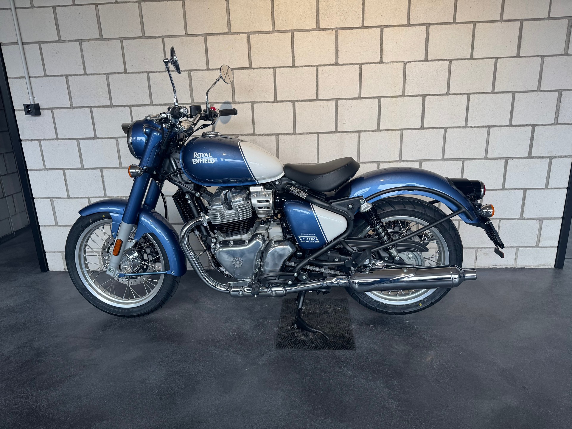 ROYAL ENFIELD Classic 650 Base-image-3