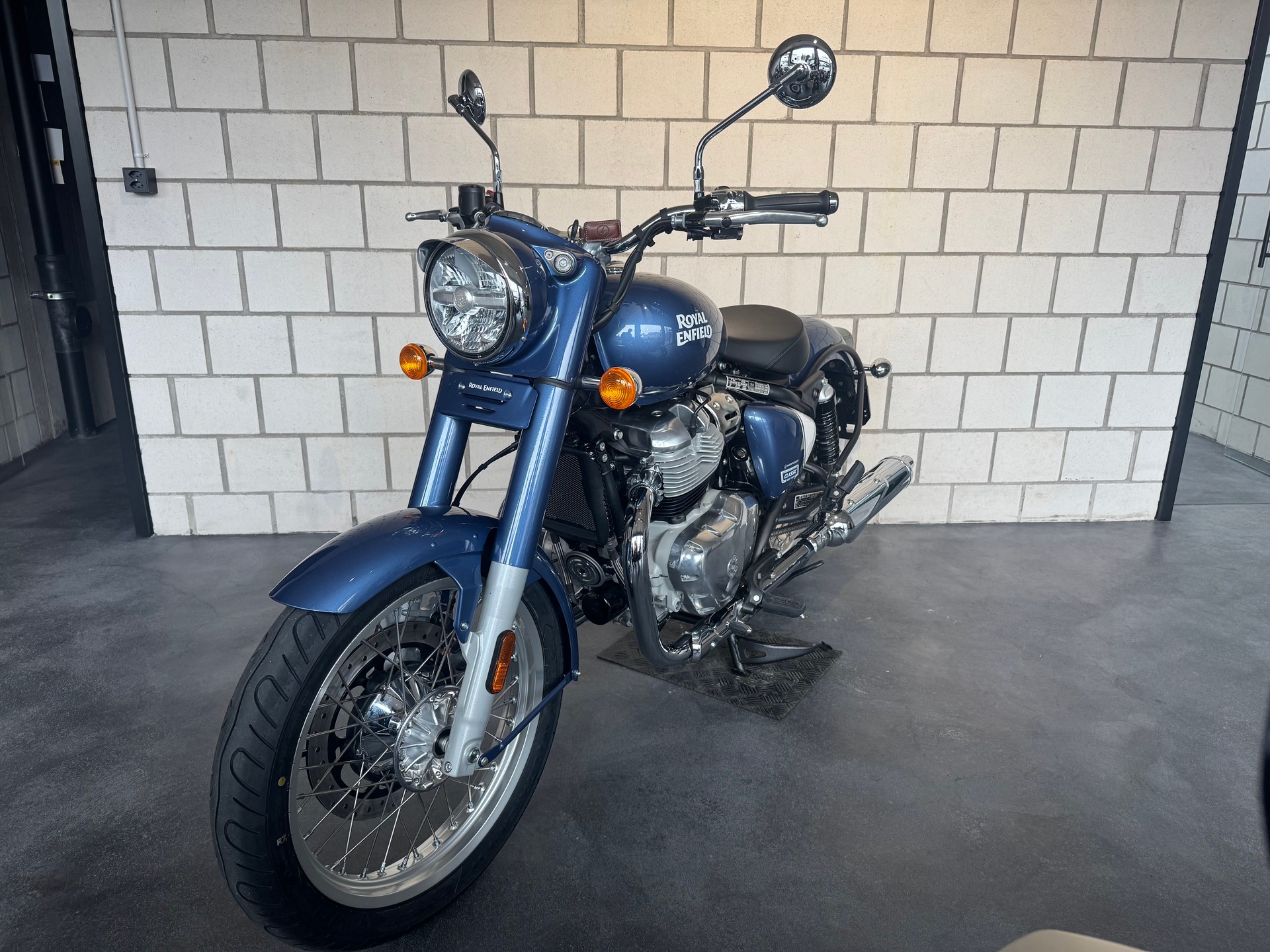 ROYAL ENFIELD Classic 650 Base-image-2