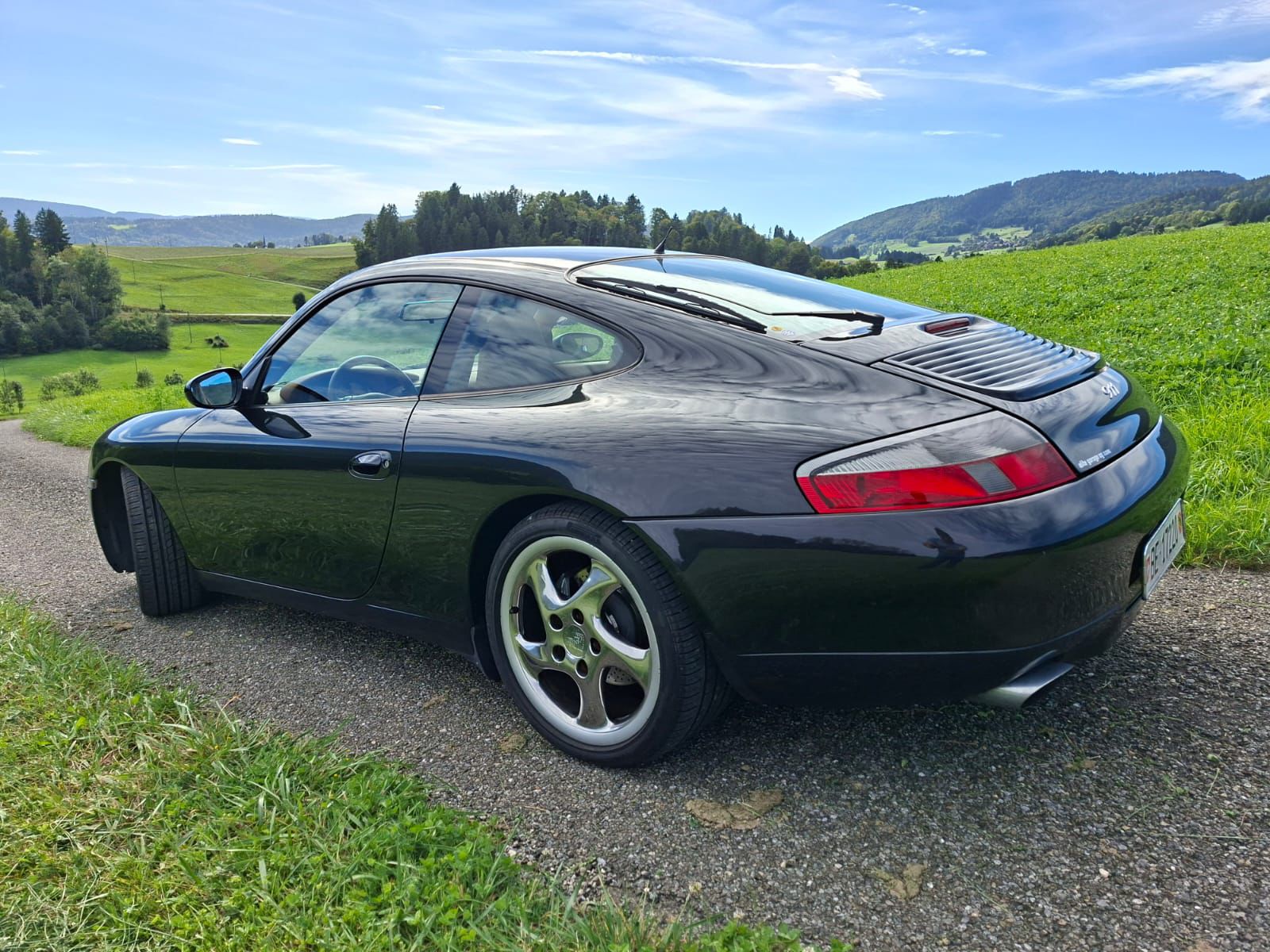 PORSCHE 911 Carrera 4 Millenium-image-6