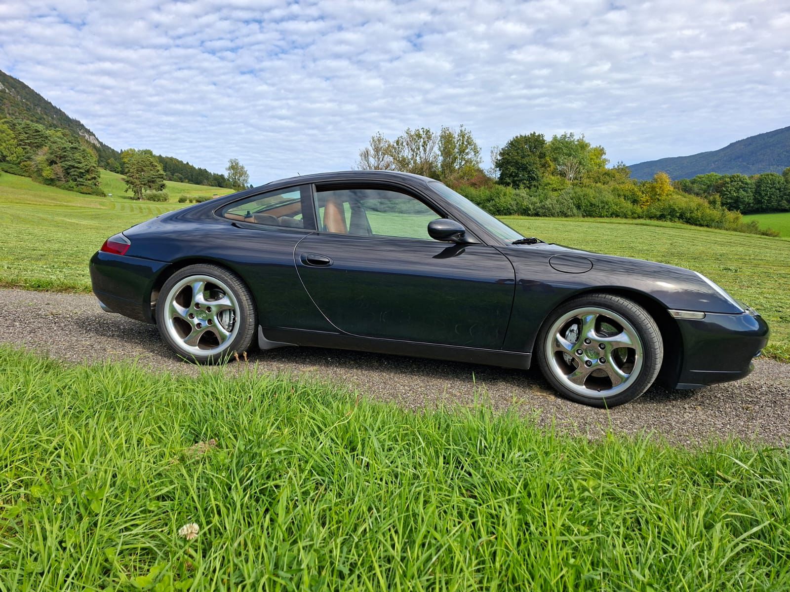PORSCHE 911 Carrera 4 Millenium-image-4