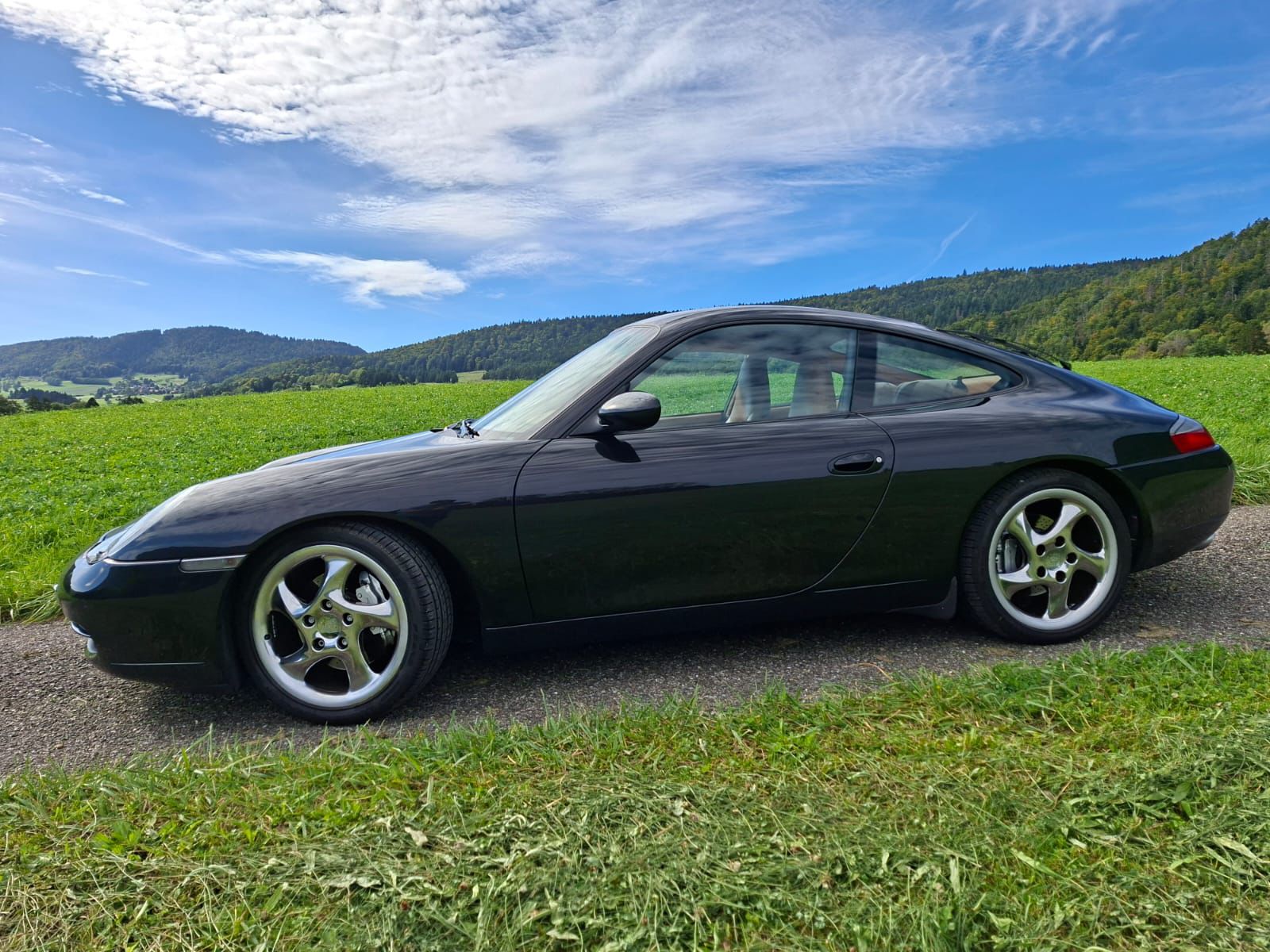 PORSCHE 911 Carrera 4 Millenium-image-8