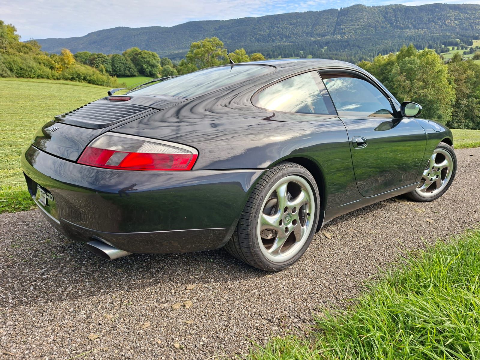 PORSCHE 911 Carrera 4 Millenium-image-3