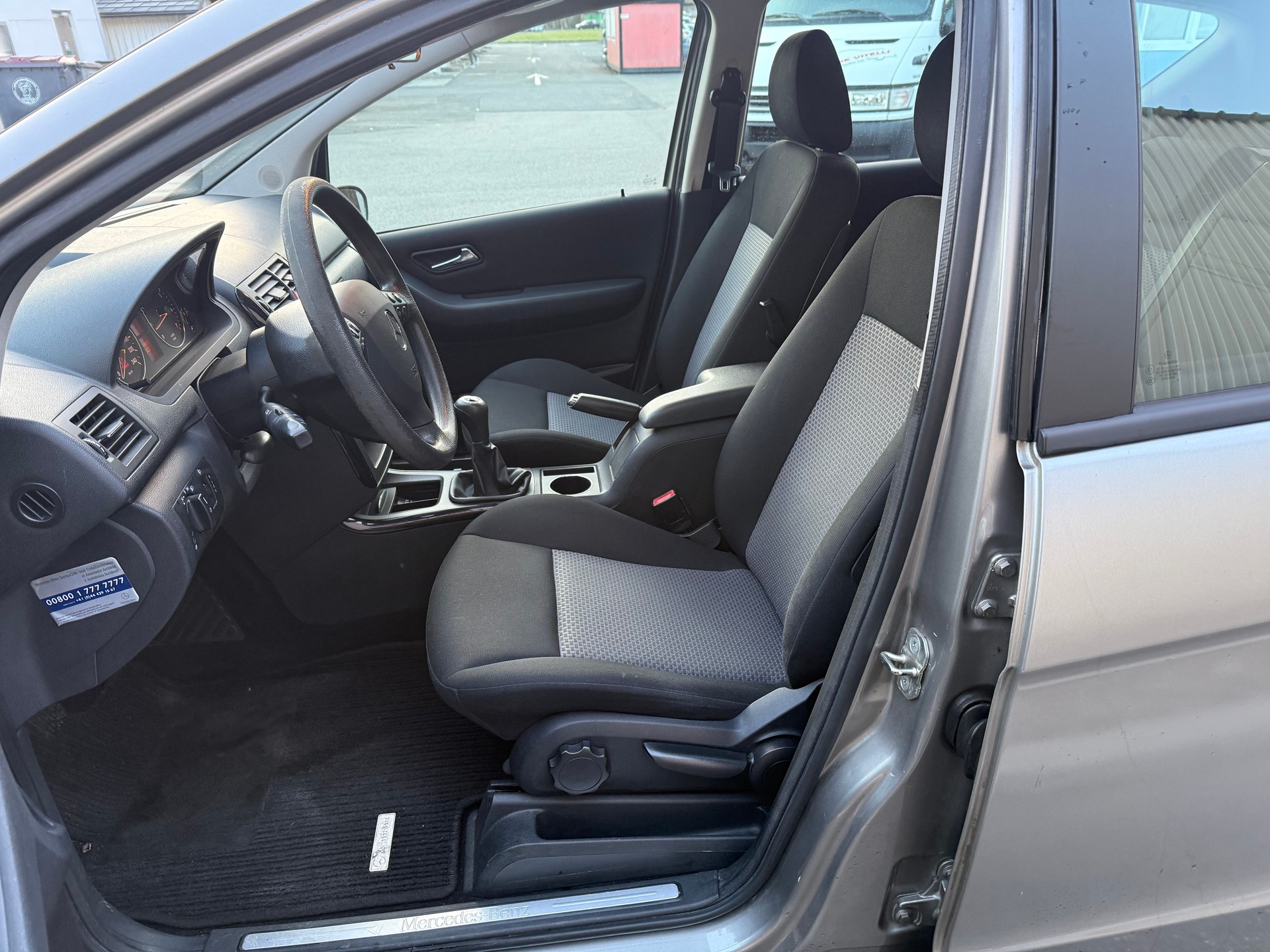 MERCEDES-BENZ A 150 Classic-image-11