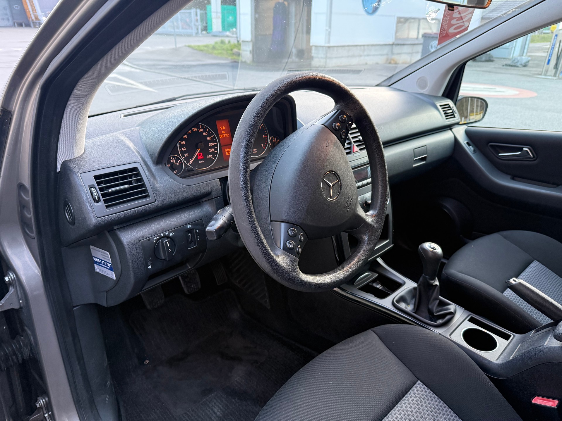 MERCEDES-BENZ A 150 Classic-image-12