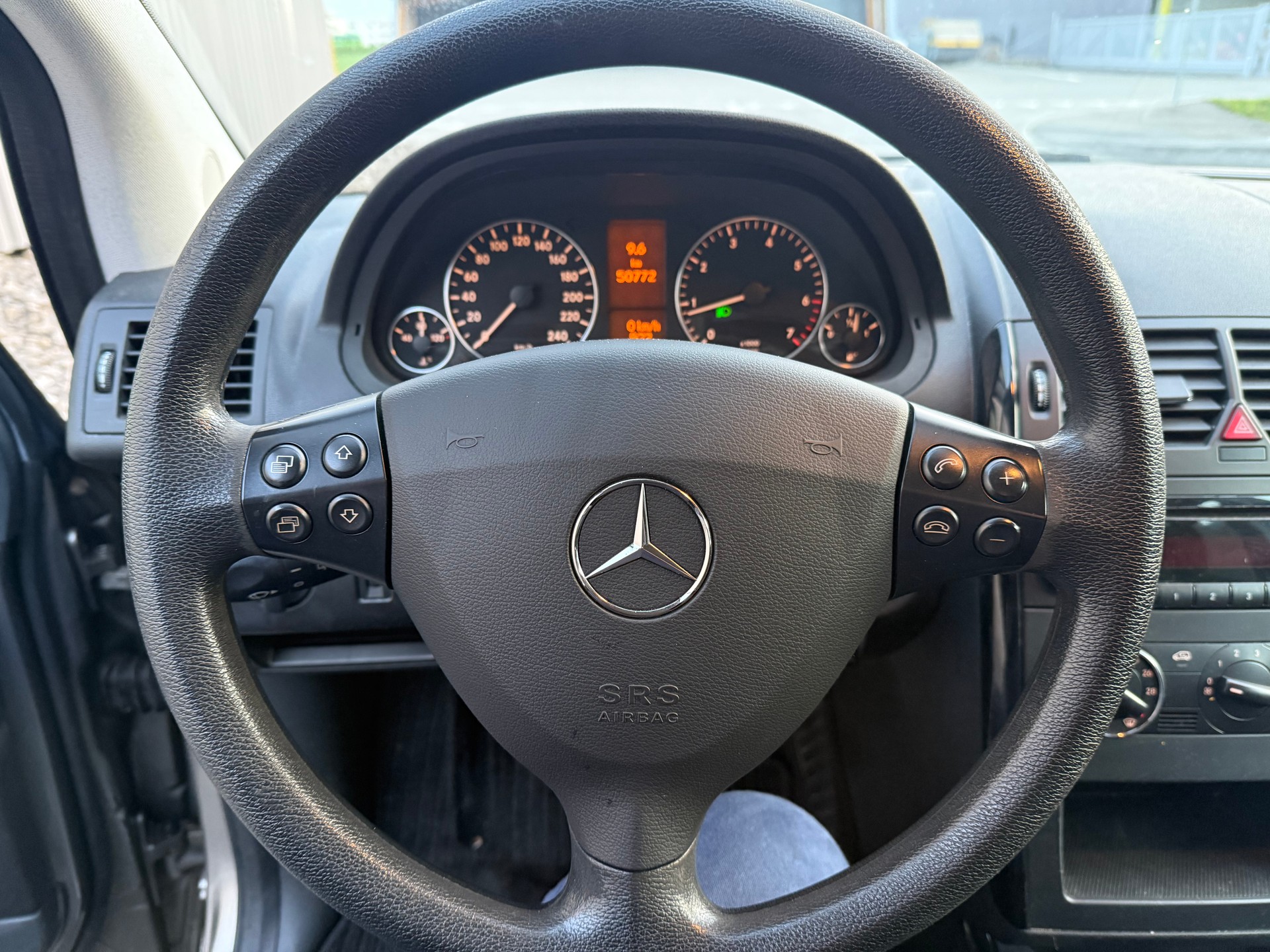 MERCEDES-BENZ A 150 Classic-image-13