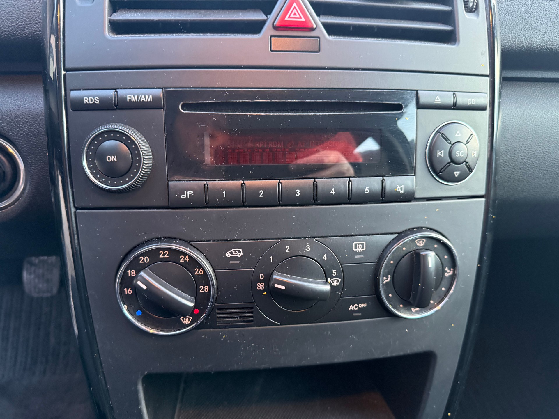 MERCEDES-BENZ A 150 Classic-image-15