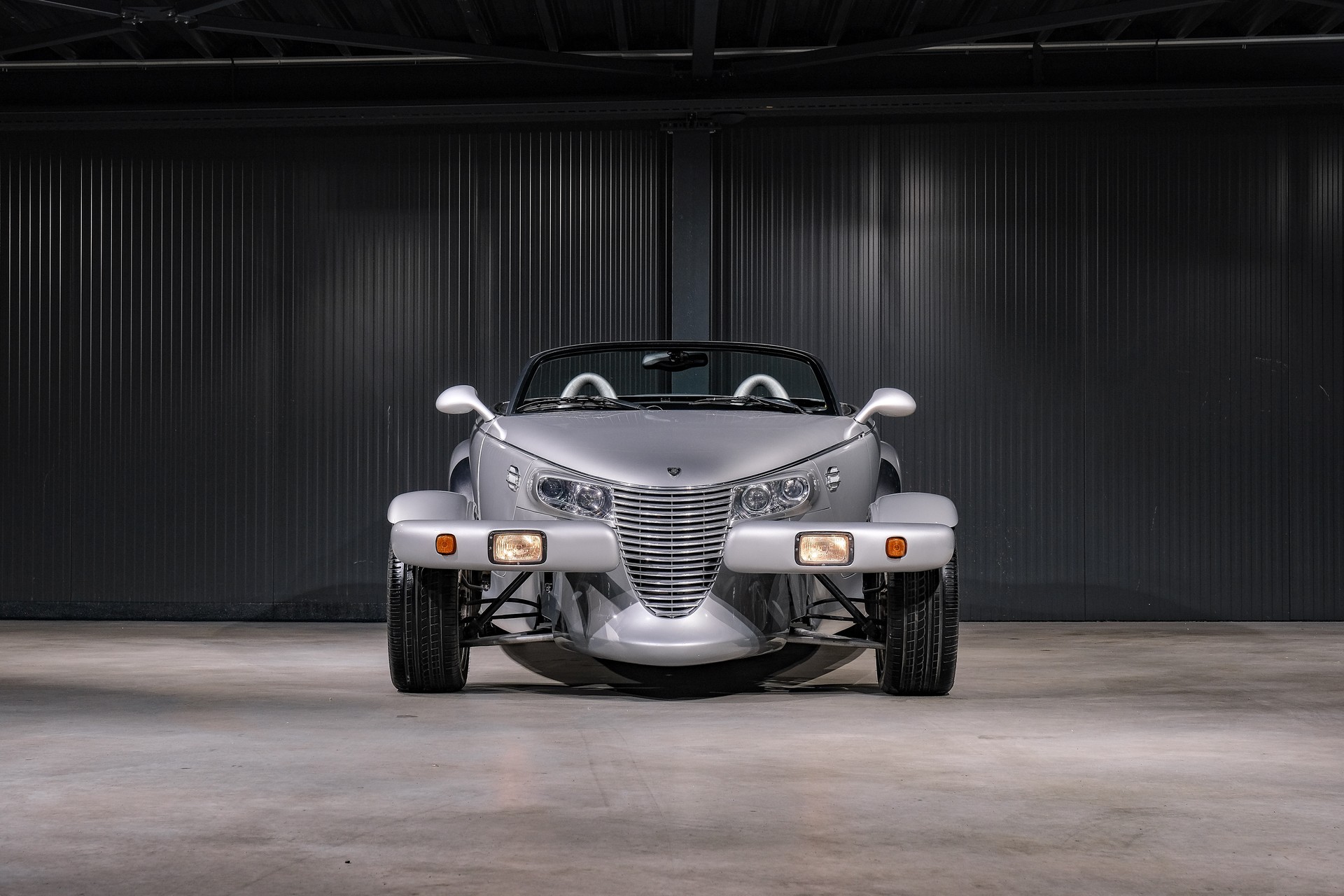 CHRYSLER PROWLER-showroom-element-2