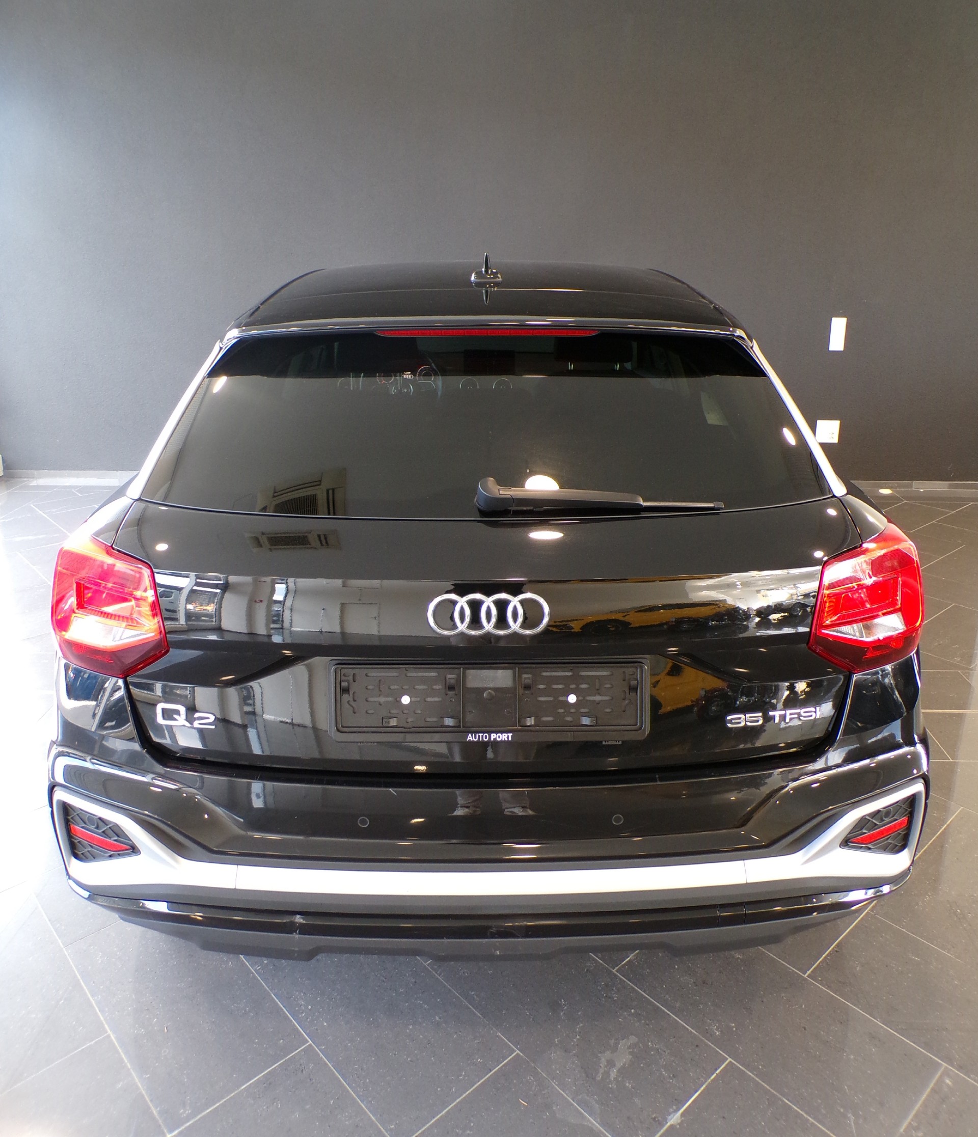 AUDI Q2 35 TFSI S-tronic-showroom-element-3