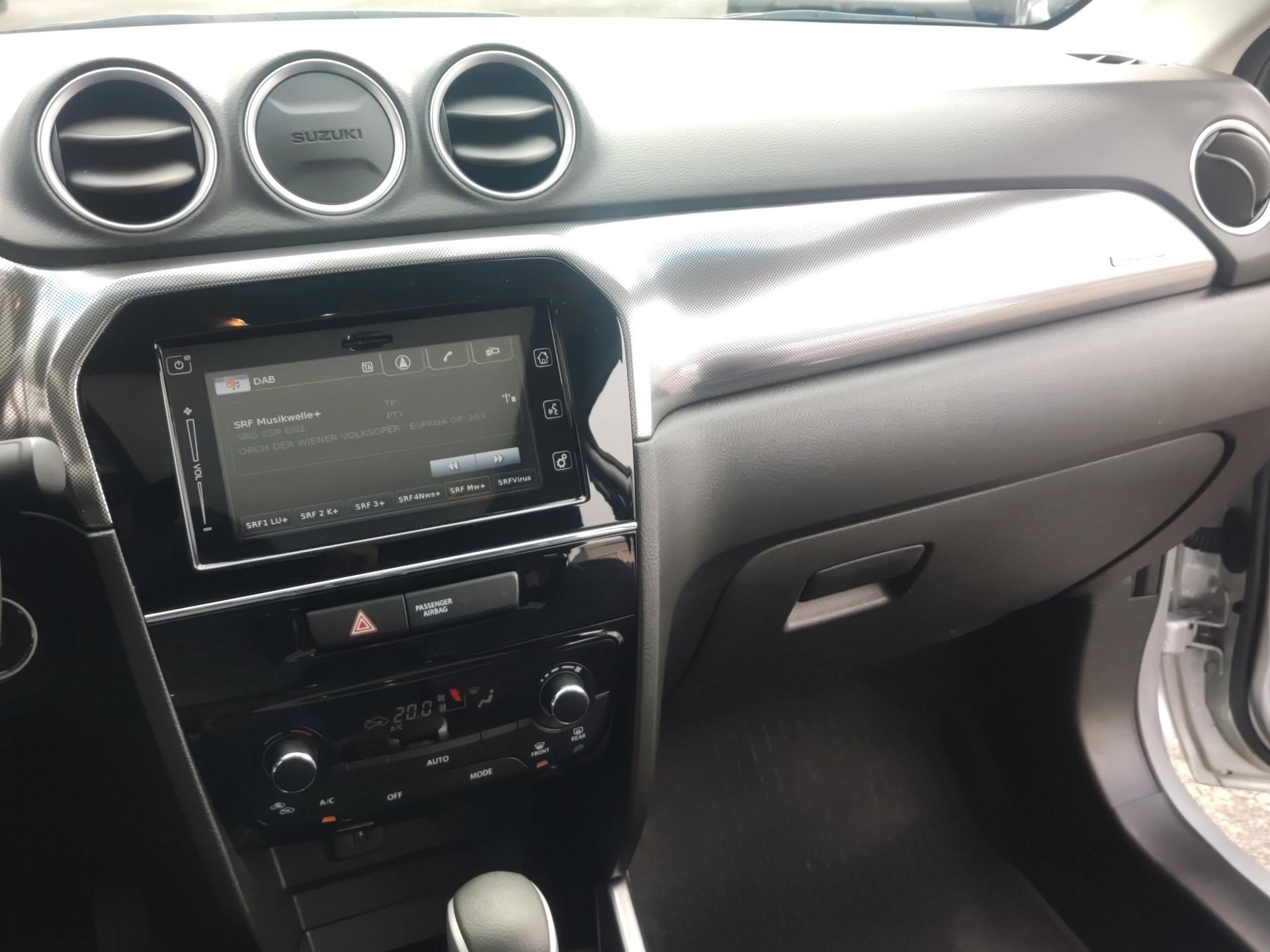 SUZUKI Vitara 1.4 T Compact Top Hybrid 4x4-image-11