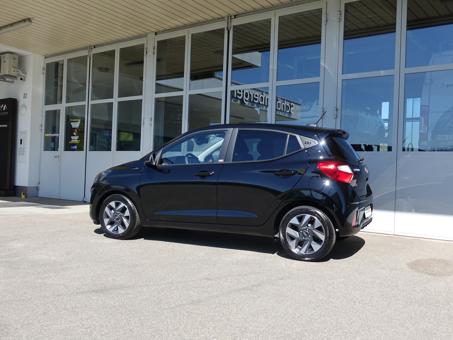 HYUNDAI i10 1.2 Amplia Aut.-image-19