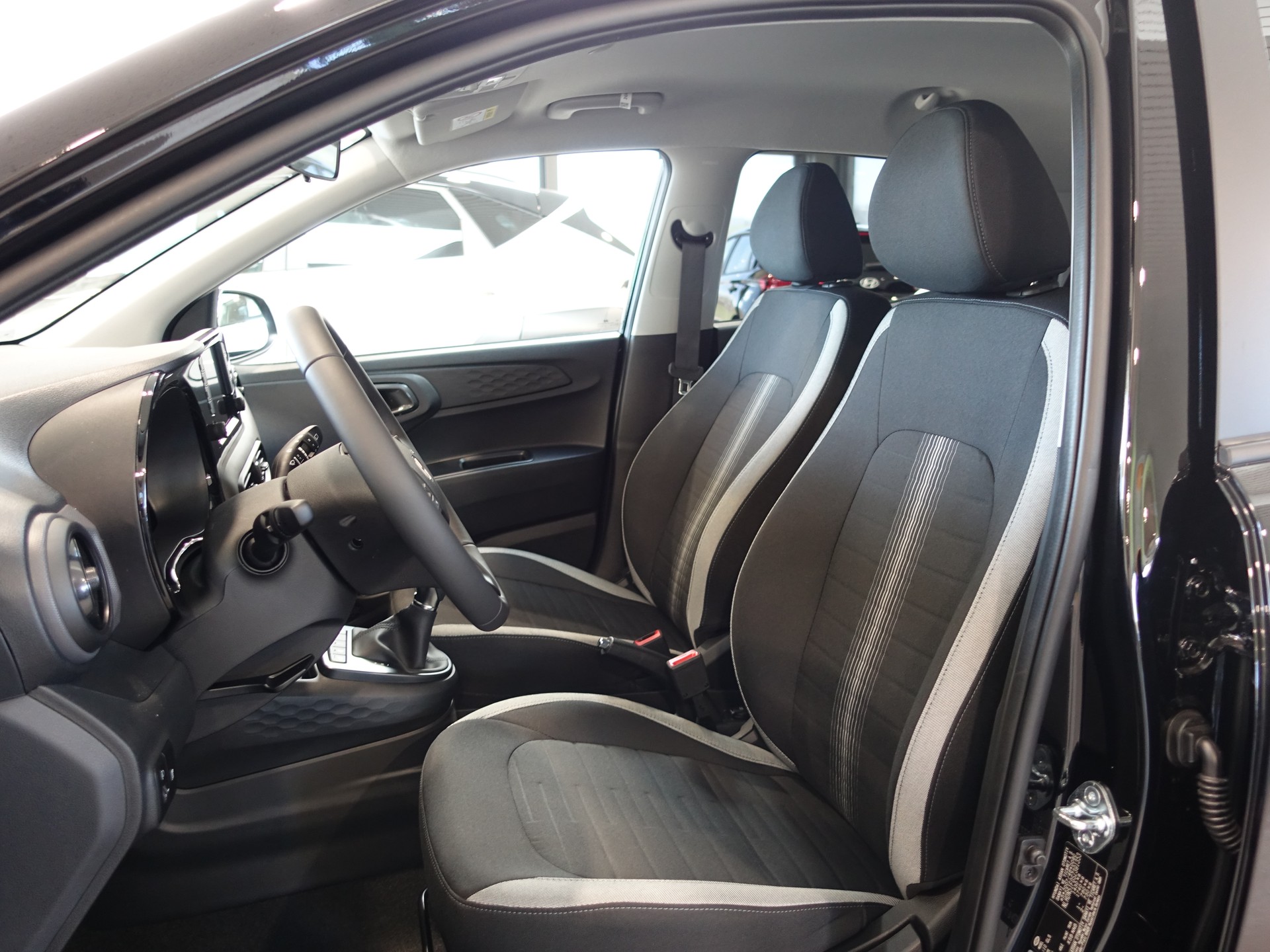 HYUNDAI i10 1.2 Amplia Aut.-image-8