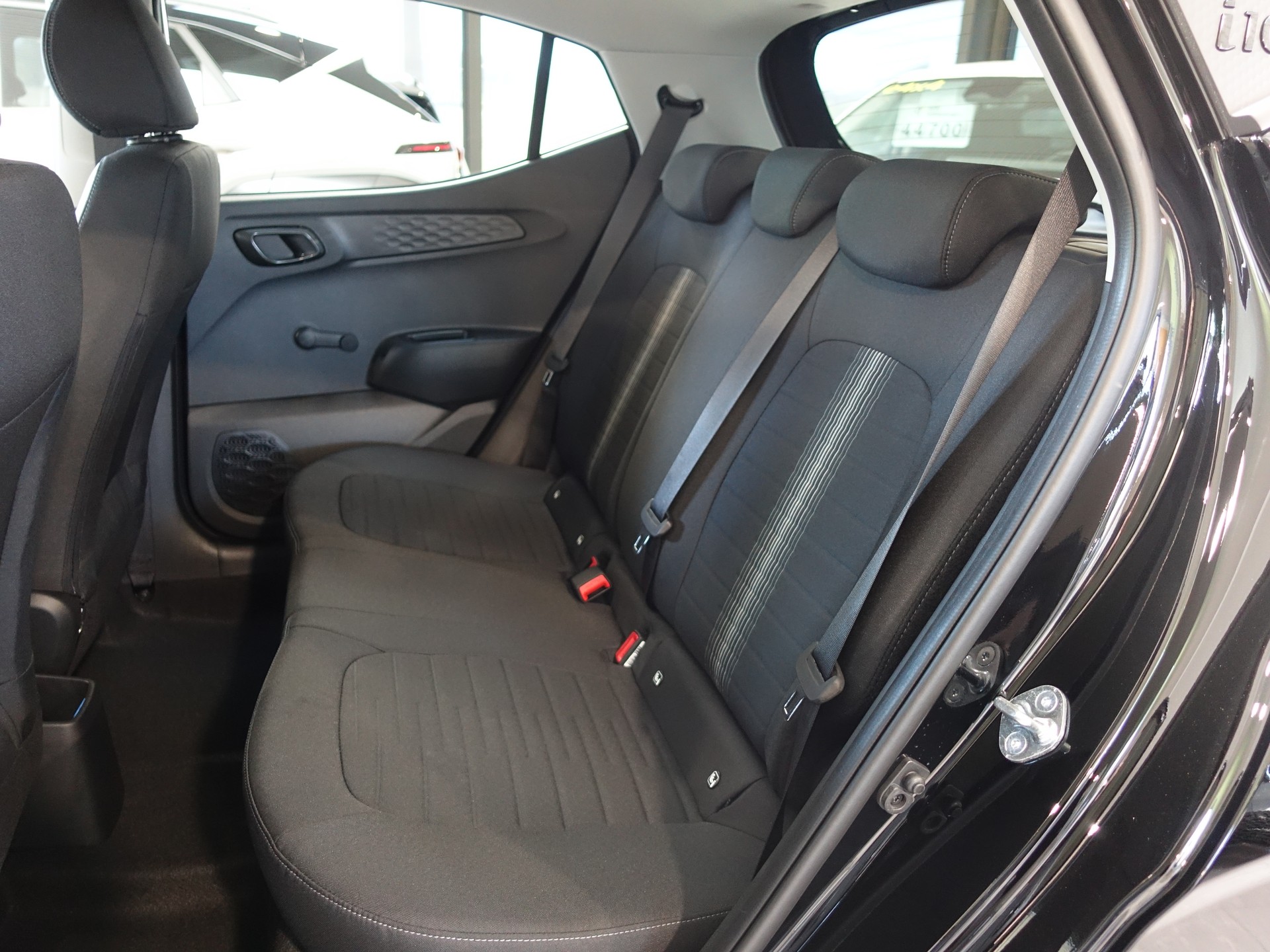 HYUNDAI i10 1.2 Amplia Aut.-image-9