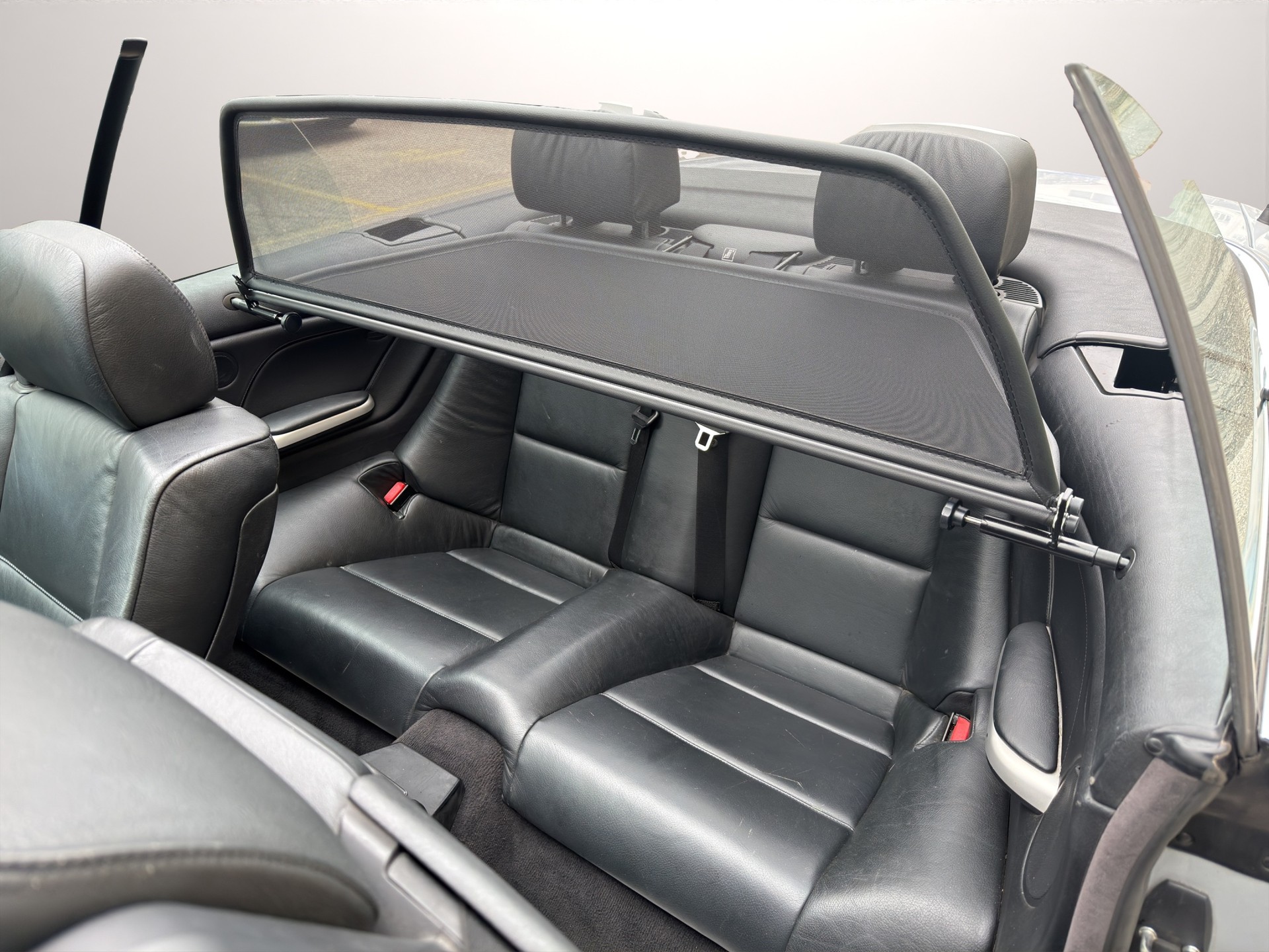 BMW 330Ci Cabriolet-image-10