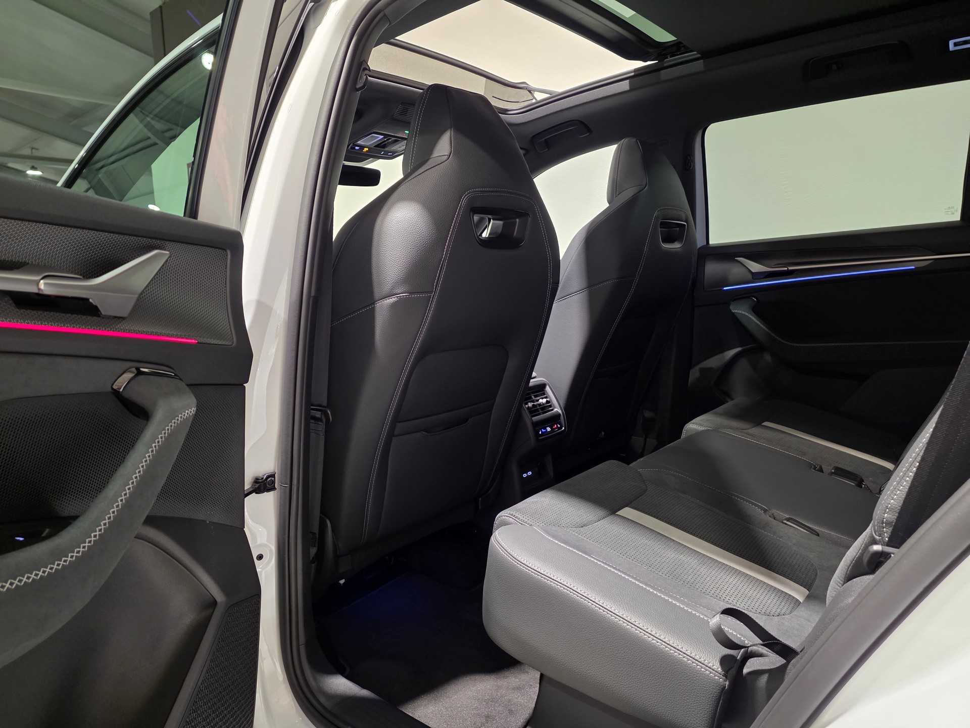 SKODA 2.0TDI Sportline 7-Plätzer 4x4 DSG-image-16