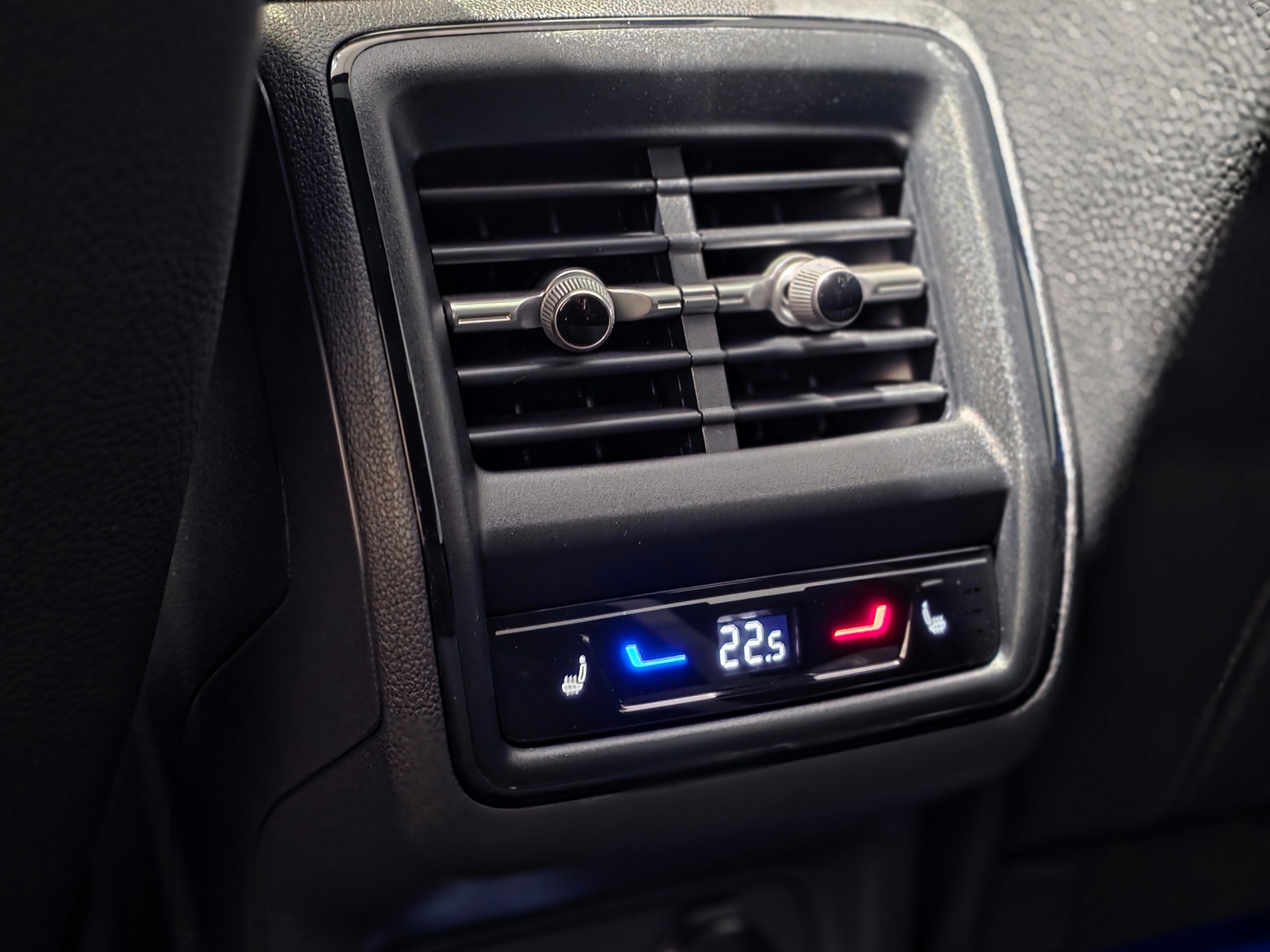 SKODA 2.0TDI Sportline 7-Plätzer 4x4 DSG-image-17