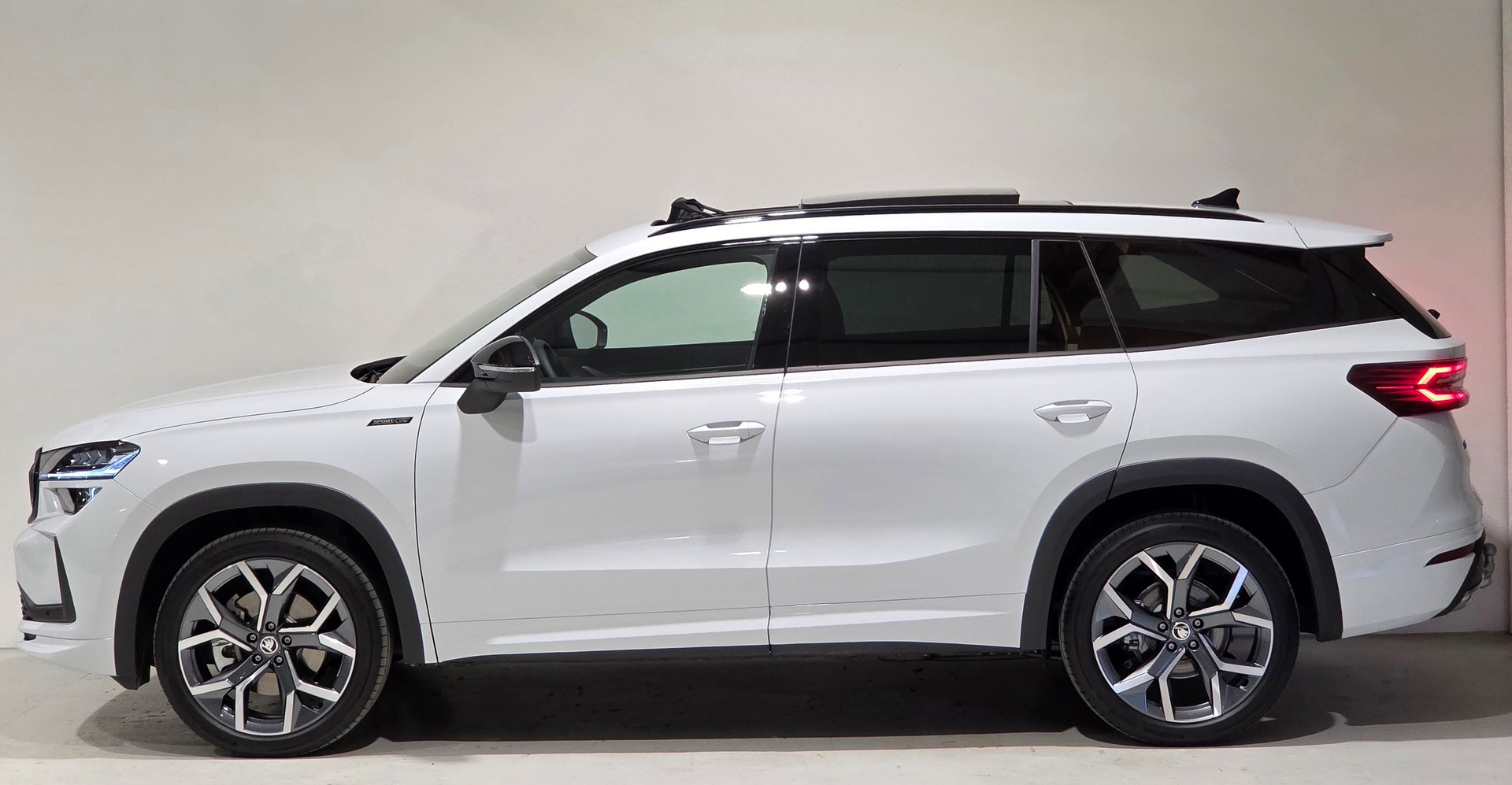 SKODA 2.0TDI Sportline 7-Plätzer 4x4 DSG-showroom-element-1