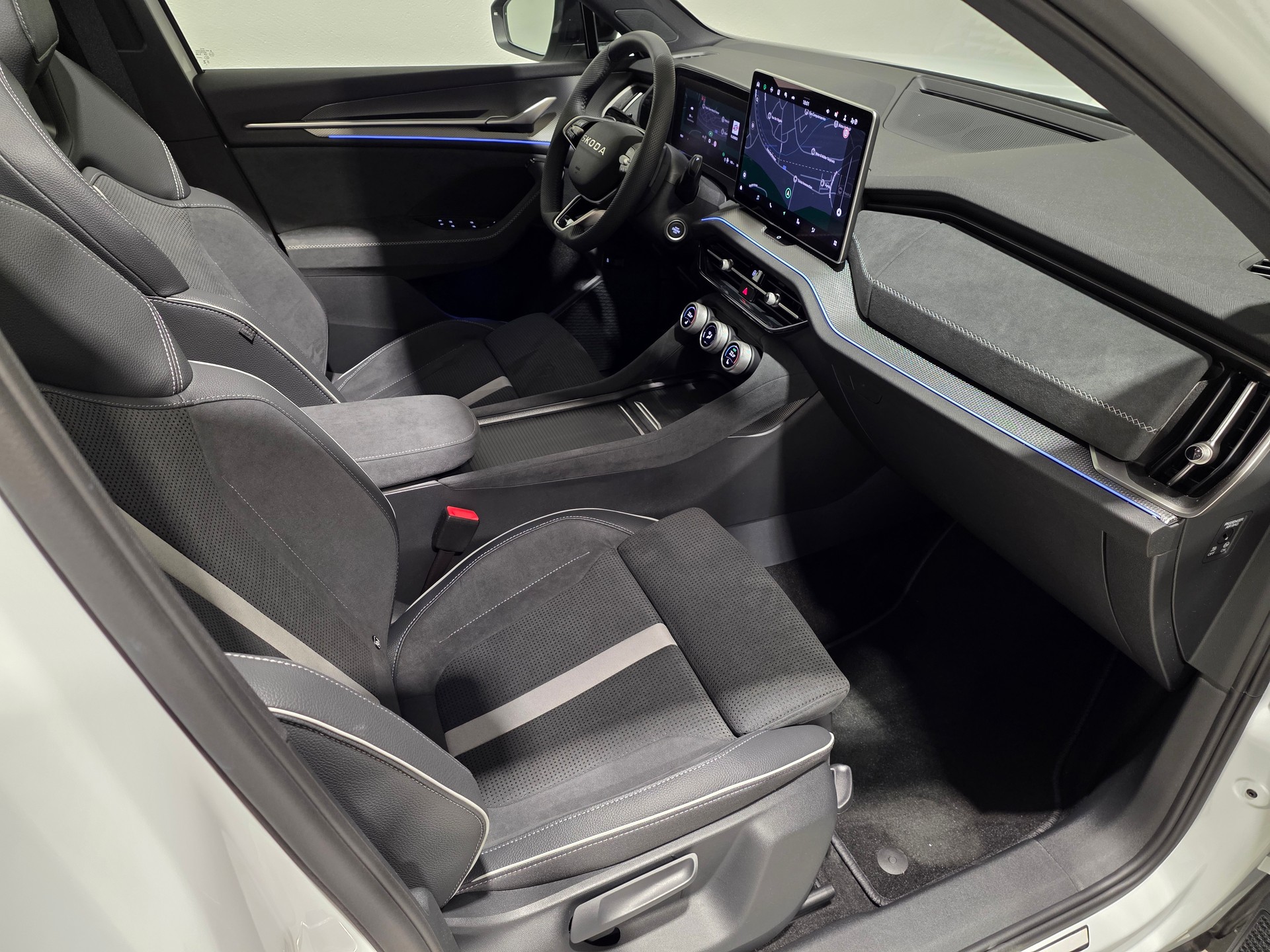 SKODA 2.0TDI Sportline 7-Plätzer 4x4 DSG-image-23