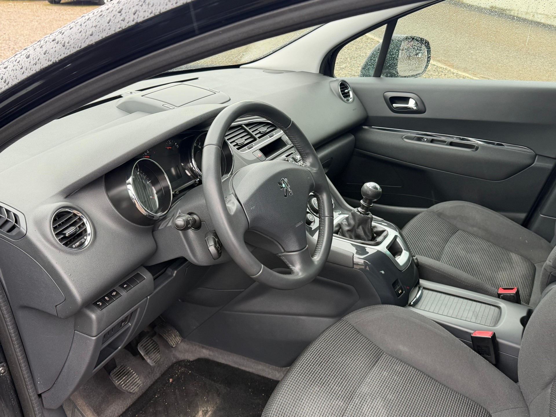 PEUGEOT 5008 2.0 HDI FAP-image-5
