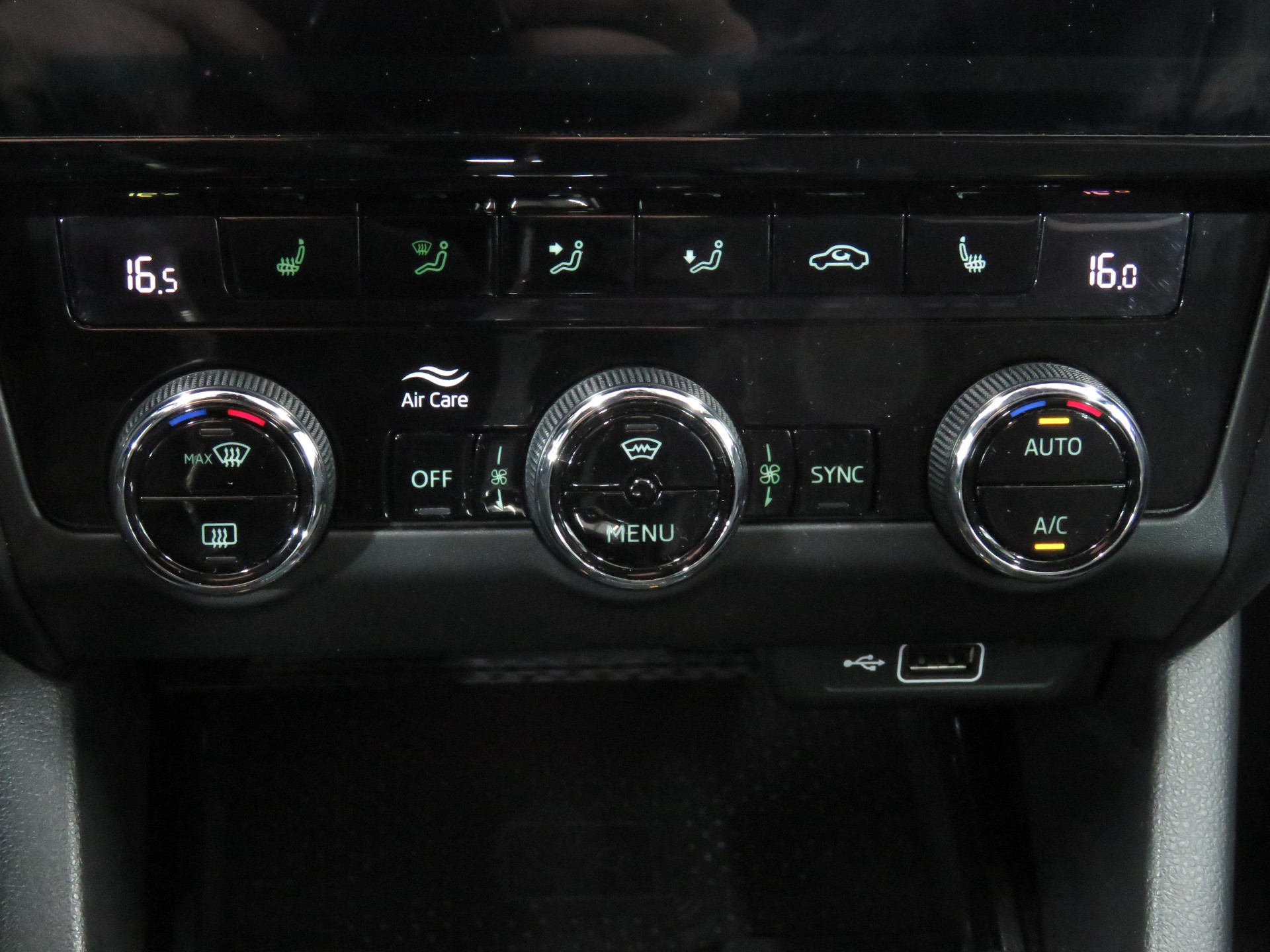 SKODA Octavia Combi 2.0 TDI RS 4x4 DSG (Automat)-image-18