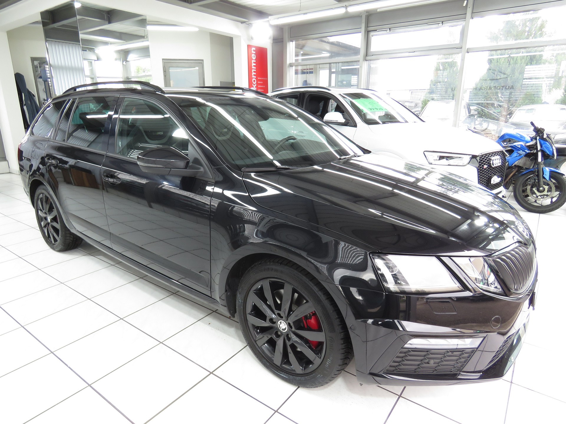 SKODA Octavia Combi 2.0 TDI RS 4x4 DSG (Automat)-showroom-element-2