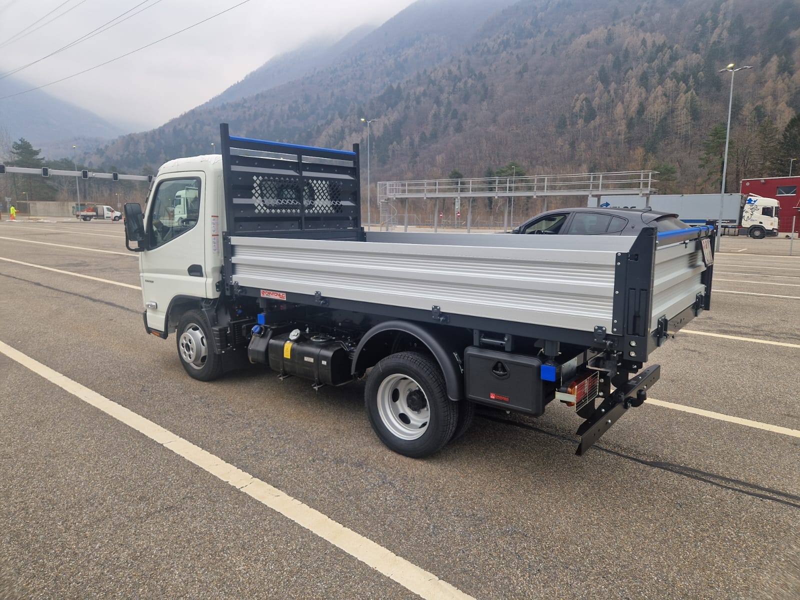 MITSUBISHI FUSO CANTER 3 S15 - Ponte Ribaltabile 3 Lati "NUOVO" - Gancio di Traino KG. 3500-image-6