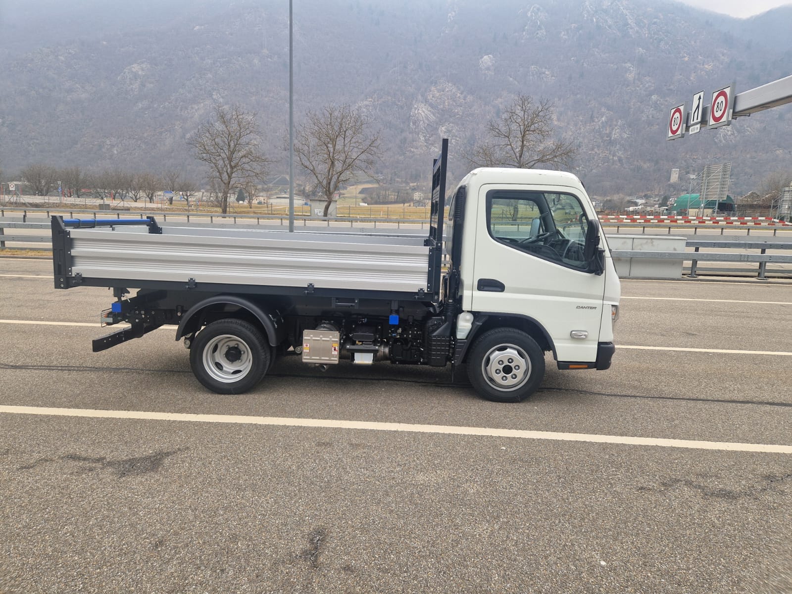 MITSUBISHI FUSO CANTER 3 S15 - Ponte Ribaltabile 3 Lati "NUOVO" - Gancio di Traino KG. 3500-image-8
