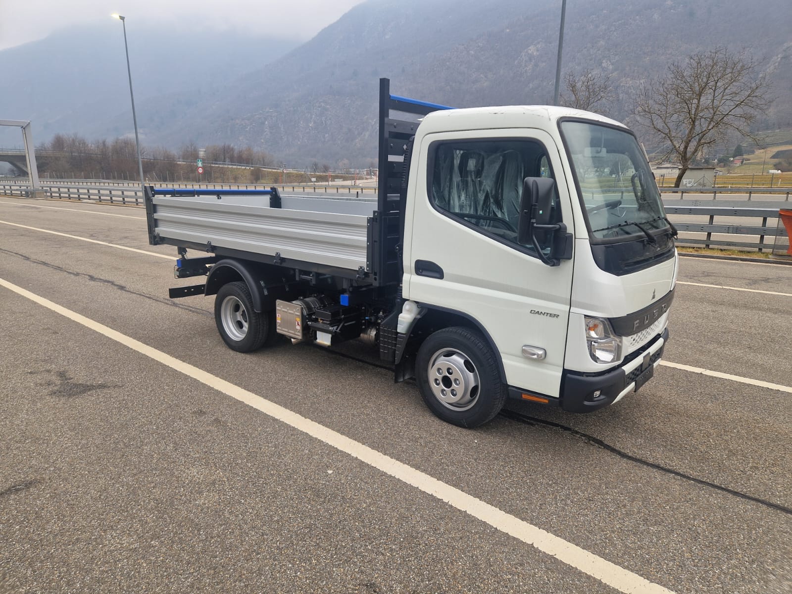 MITSUBISHI FUSO CANTER 3 S15 - Ponte Ribaltabile 3 Lati "NUOVO" - Gancio di Traino KG. 3500-image-3