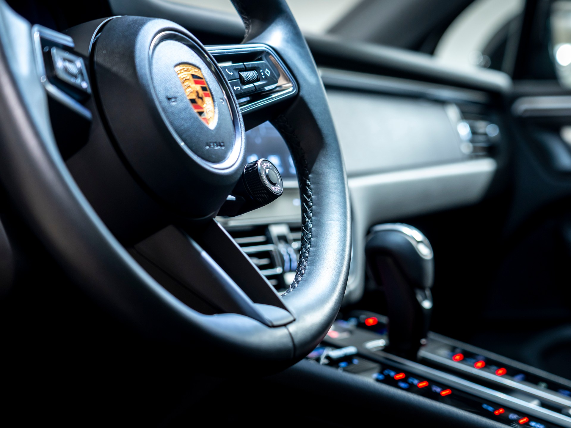 PORSCHE Macan GTS PDK-image-13