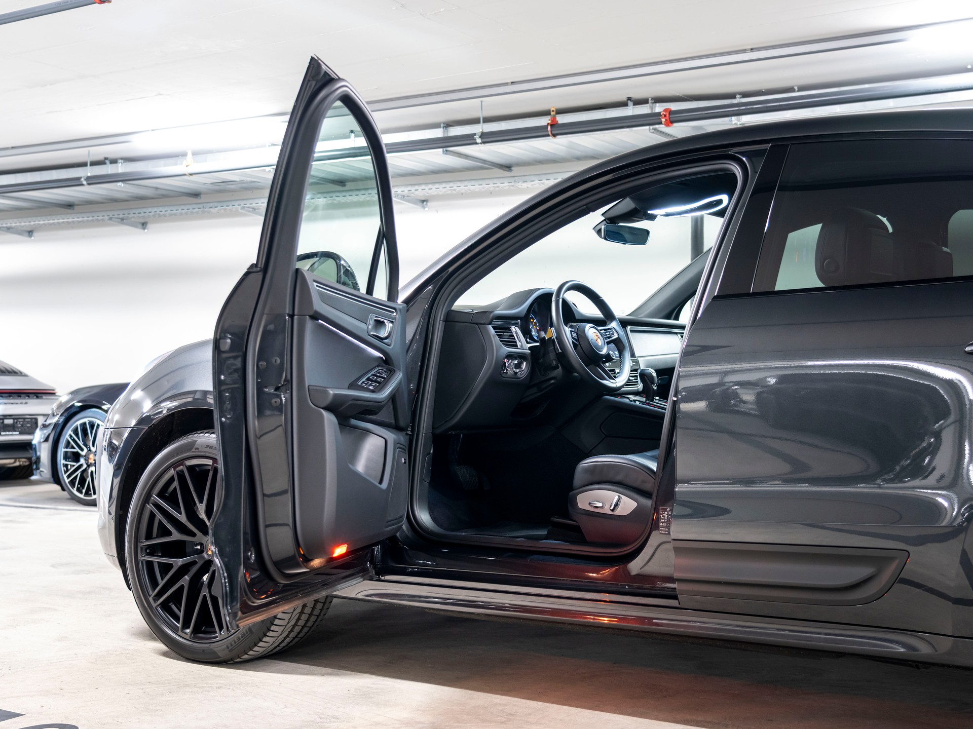 PORSCHE Macan GTS PDK-image-18