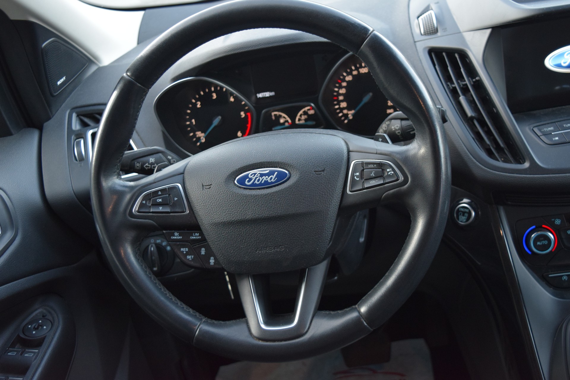 FORD Kuga 2.0 TDCi ST Line High 4WD PowerShift-image-14