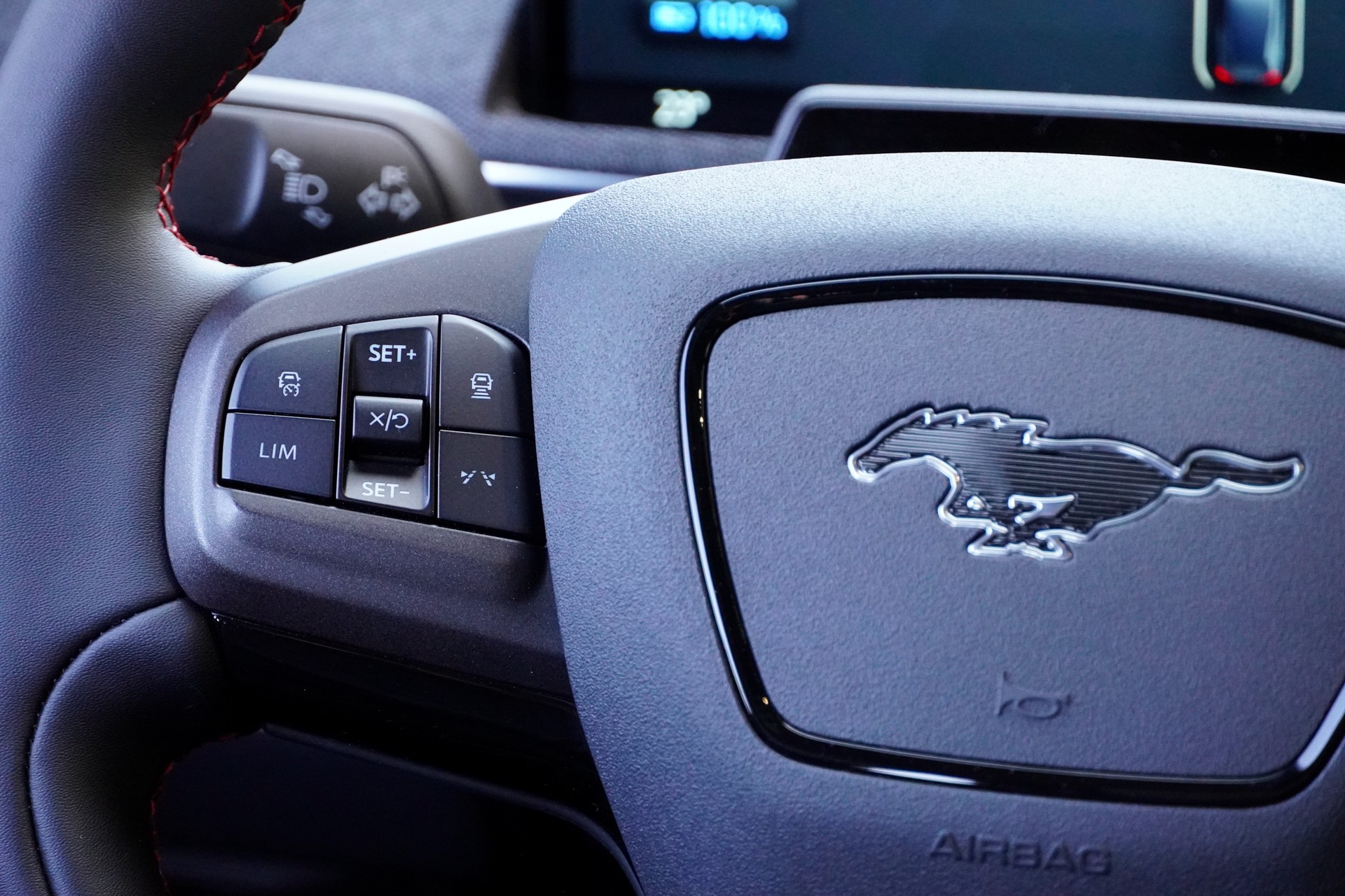 FORD Mustang MACH-E Premium AWD 88 kWh-image-16