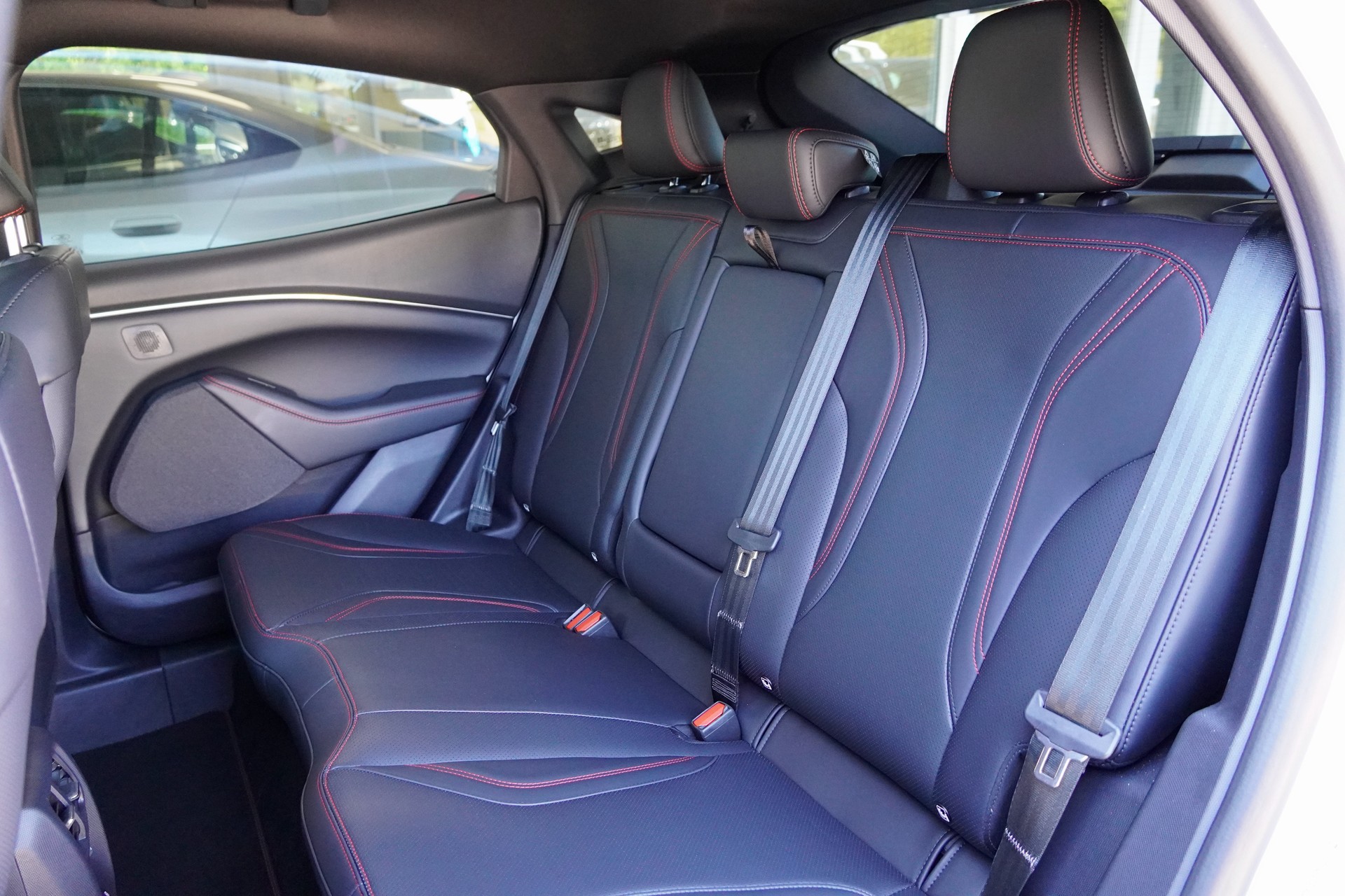 FORD Mustang MACH-E Premium AWD 88 kWh-image-13
