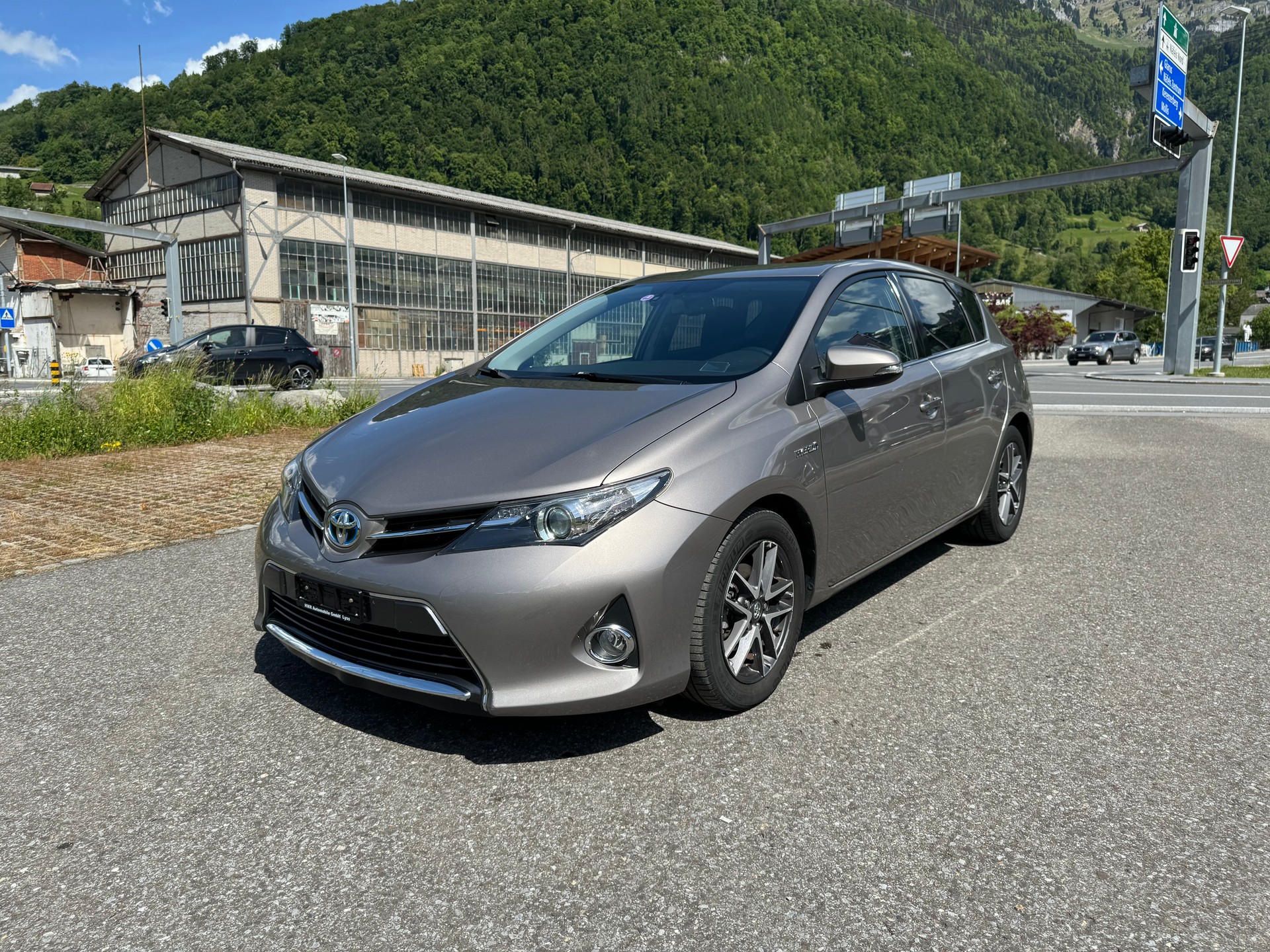 TOYOTA Auris 1.8 16V HSD Linea Sol