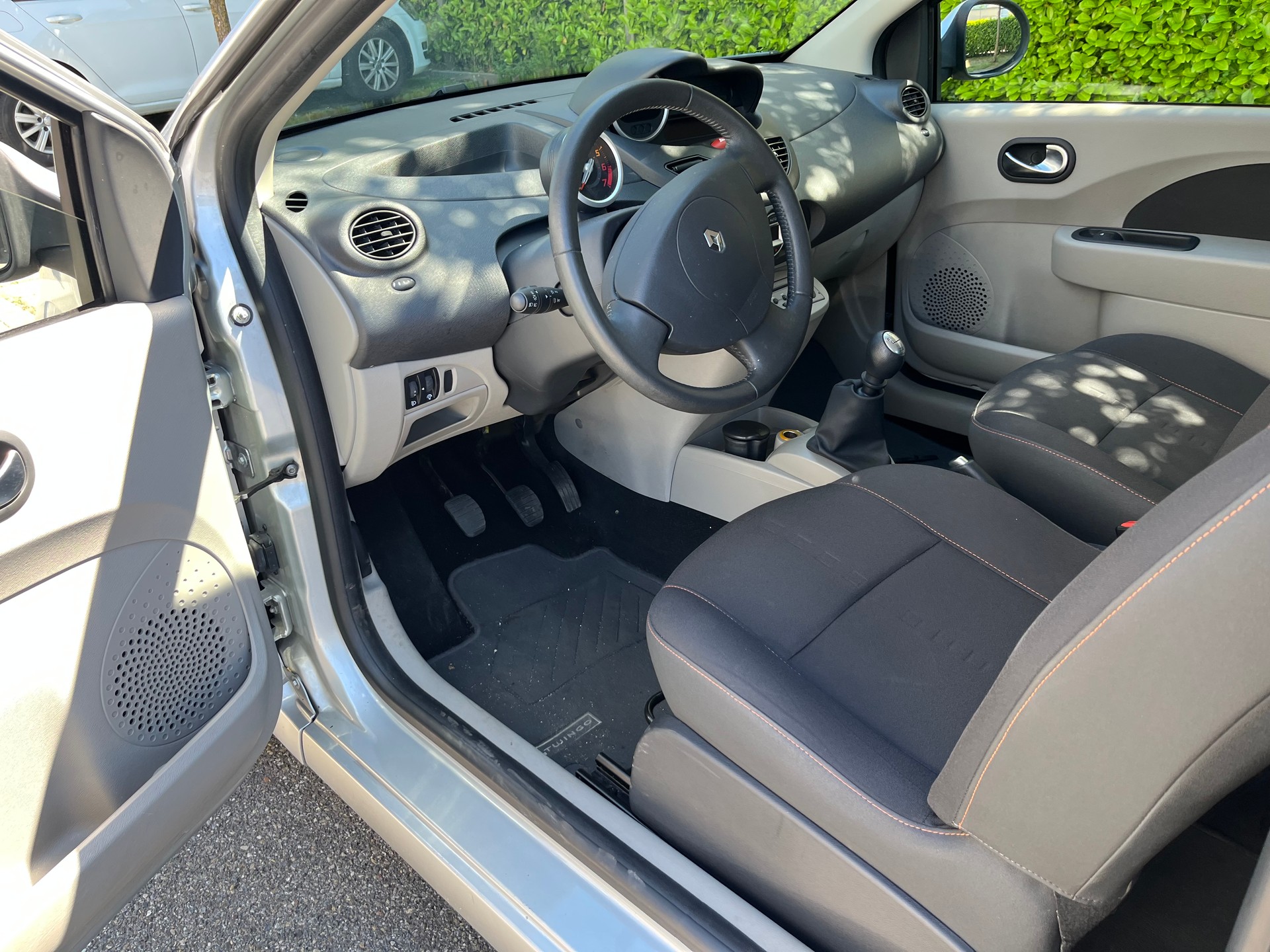RENAULT Twingo 1.2 16V Initiale Quickshift-image-8