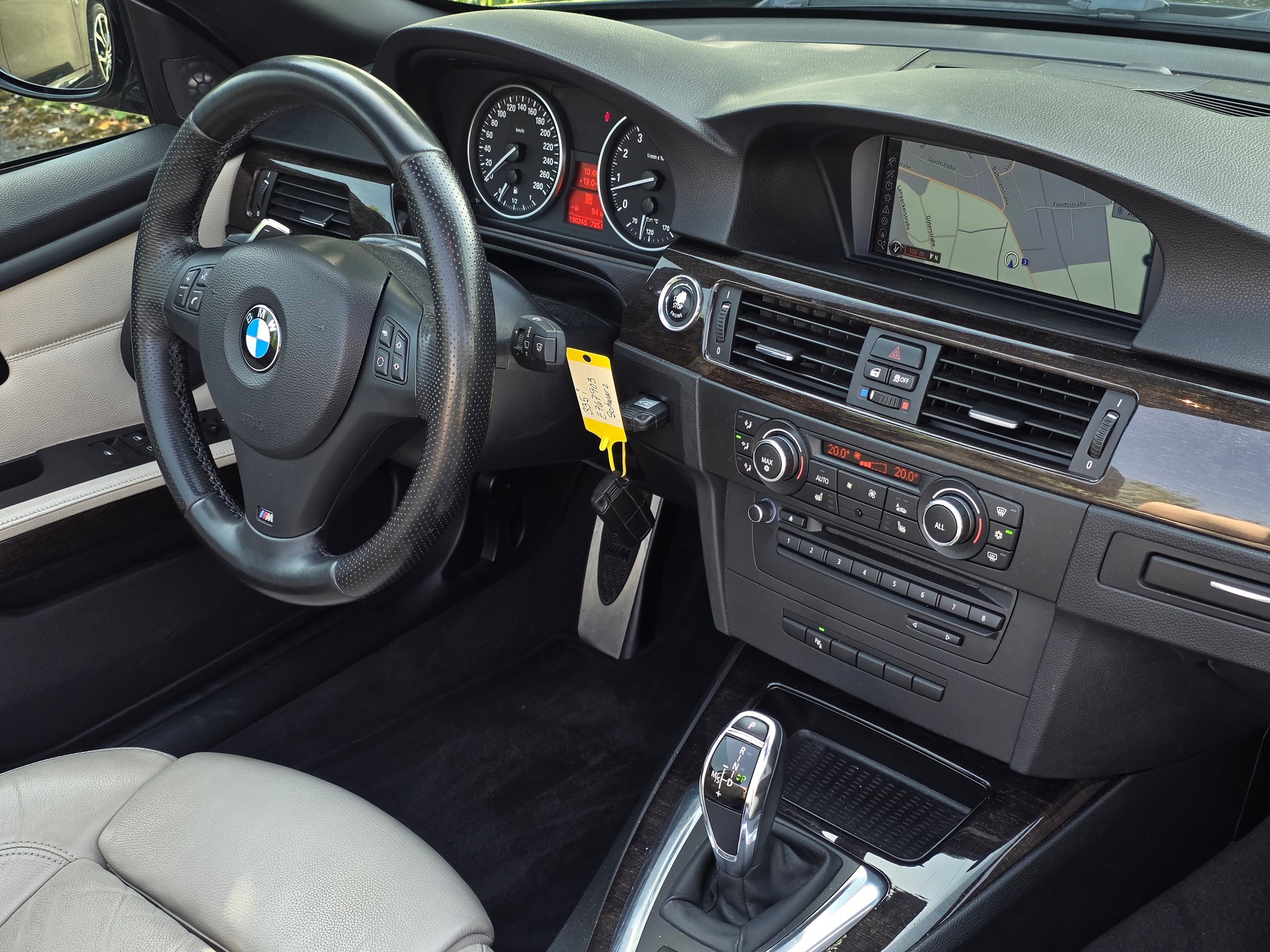 BMW 335i Cabriolet DSG * CH-Fahrzeug * M-Sport * Edition *-image-19