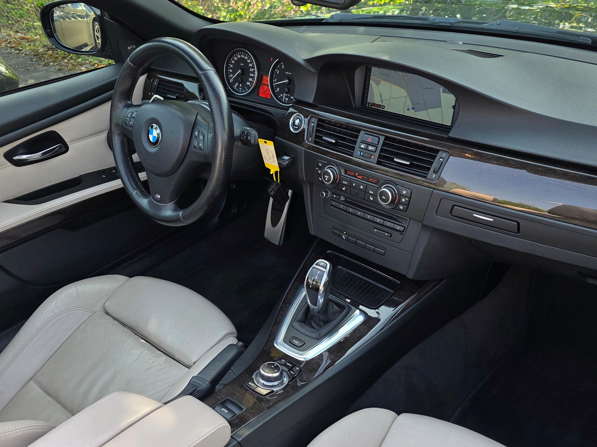 BMW 335i Cabriolet DSG * CH-Fahrzeug * M-Sport * Edition *-image-18