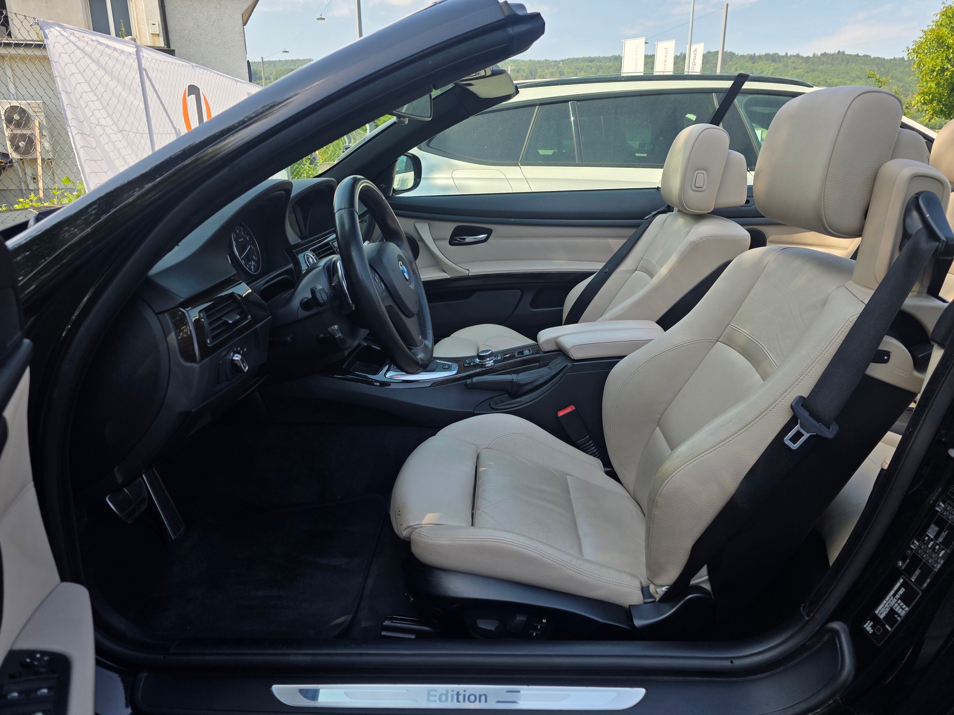 BMW 335i Cabriolet DSG * CH-Fahrzeug * M-Sport * Edition *-image-8