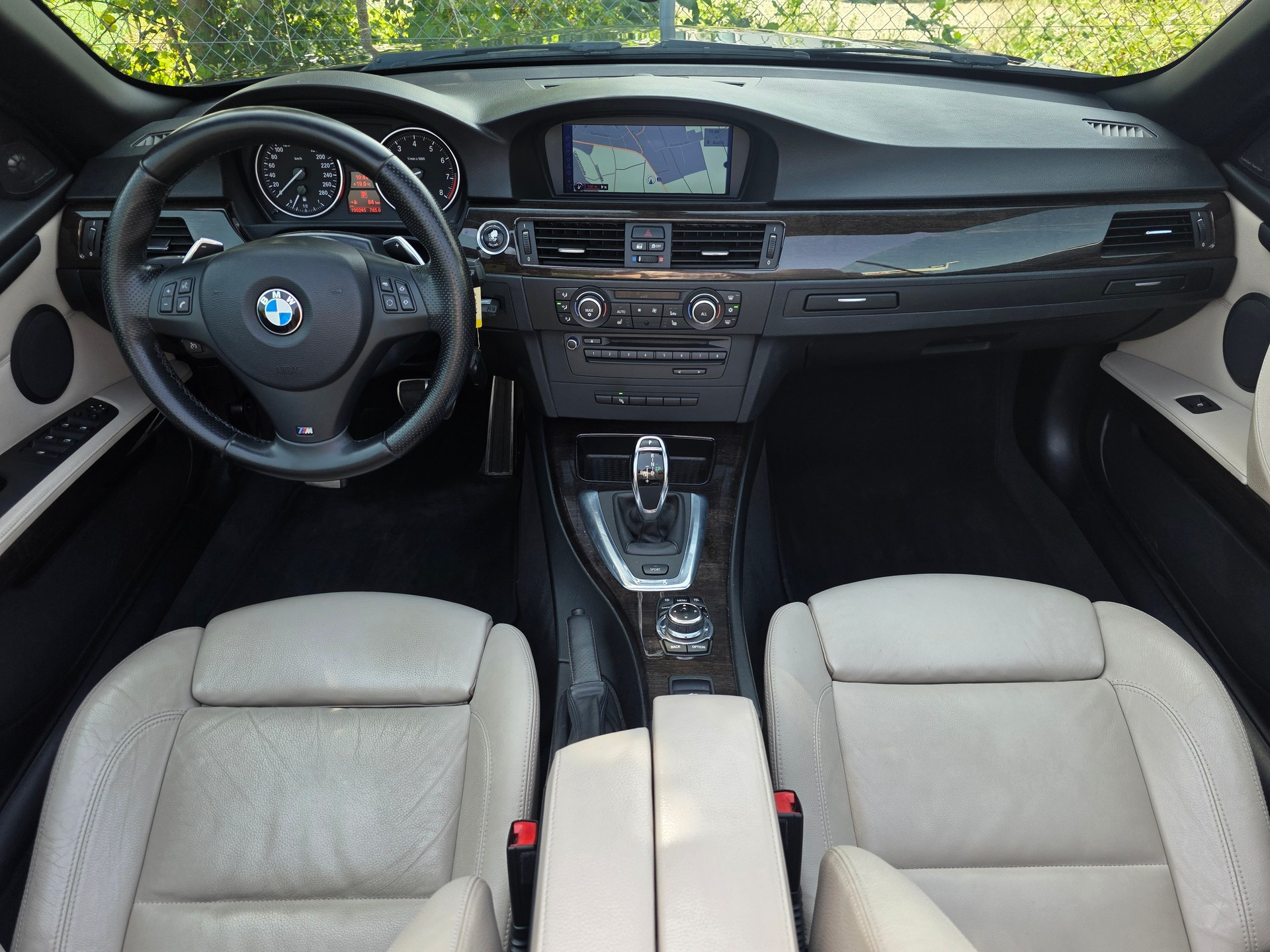 BMW 335i Cabriolet DSG * CH-Fahrzeug * M-Sport * Edition *-image-14