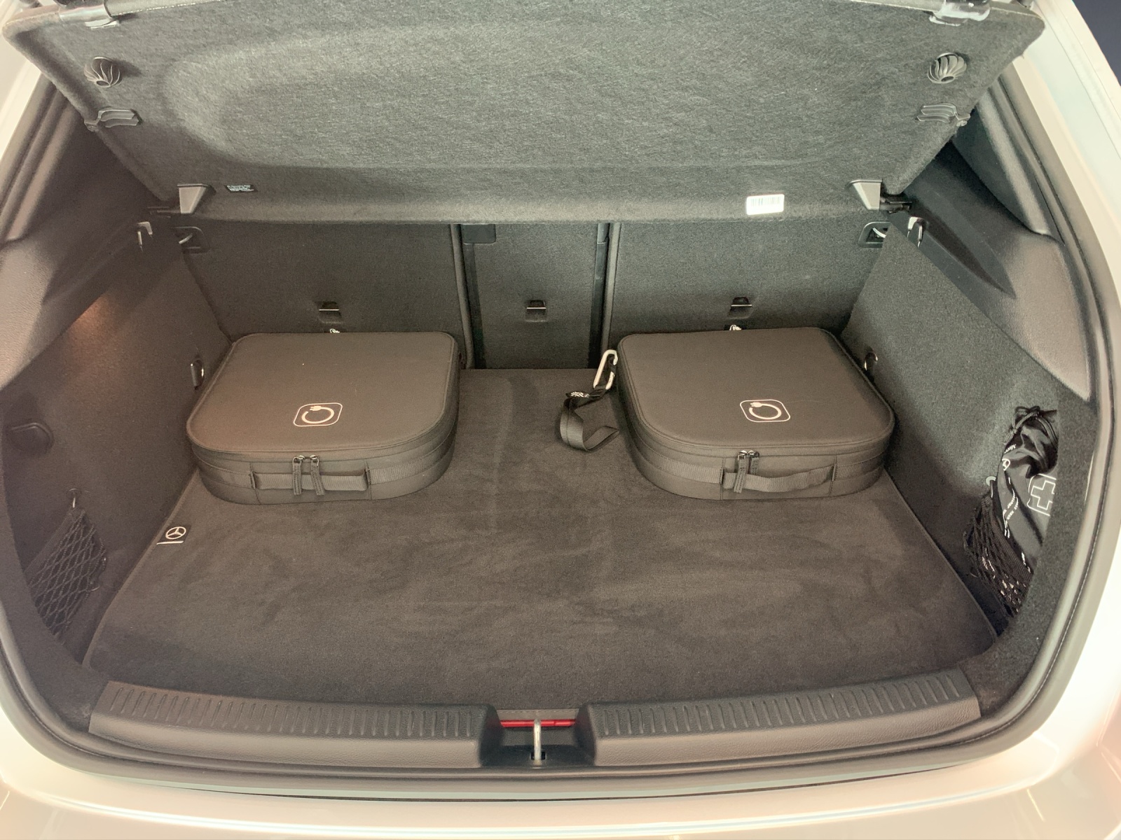 MERCEDES-BENZ A 250 e 8G-DCT-image-12