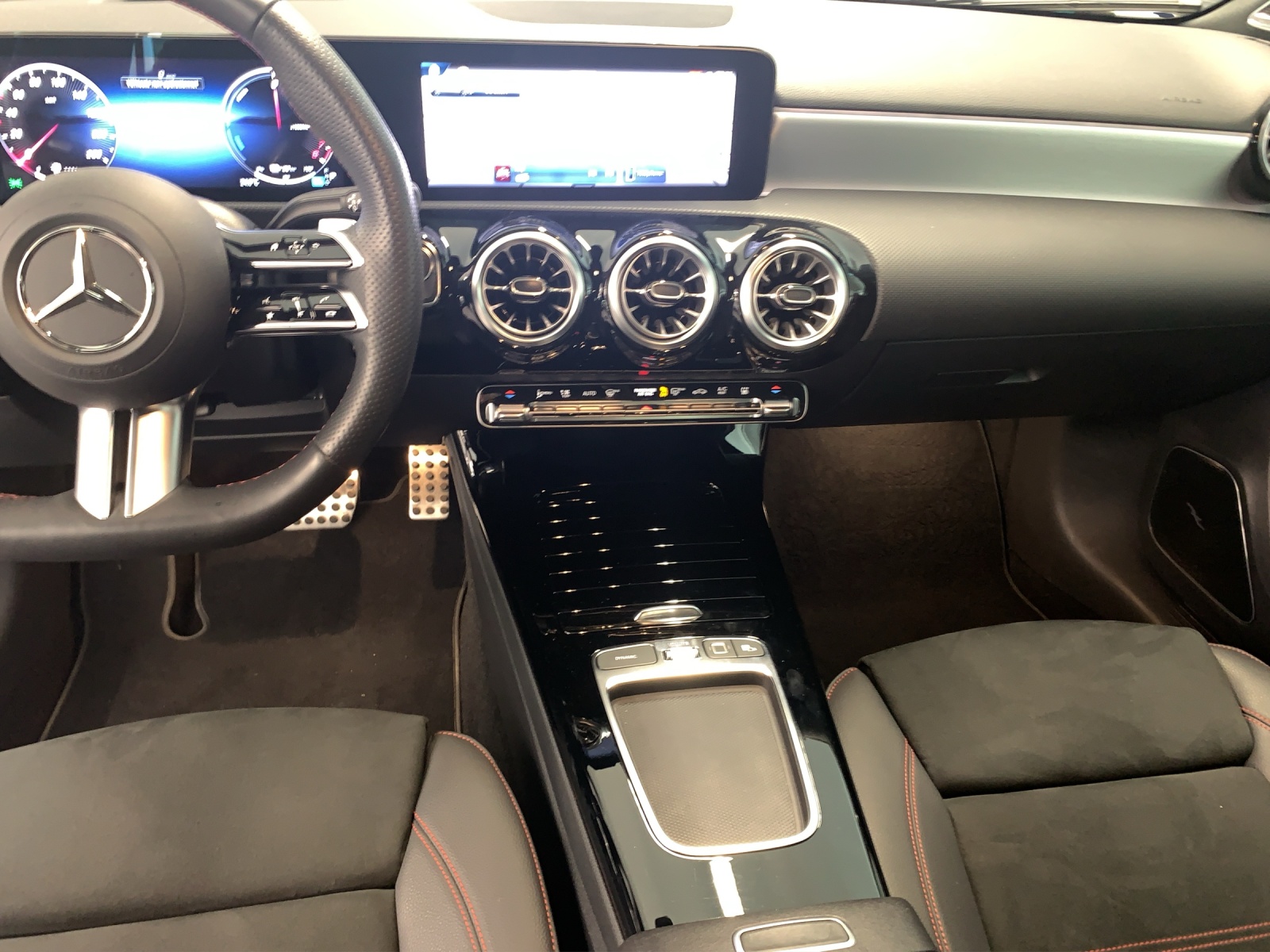 MERCEDES-BENZ A 250 e 8G-DCT-image-8